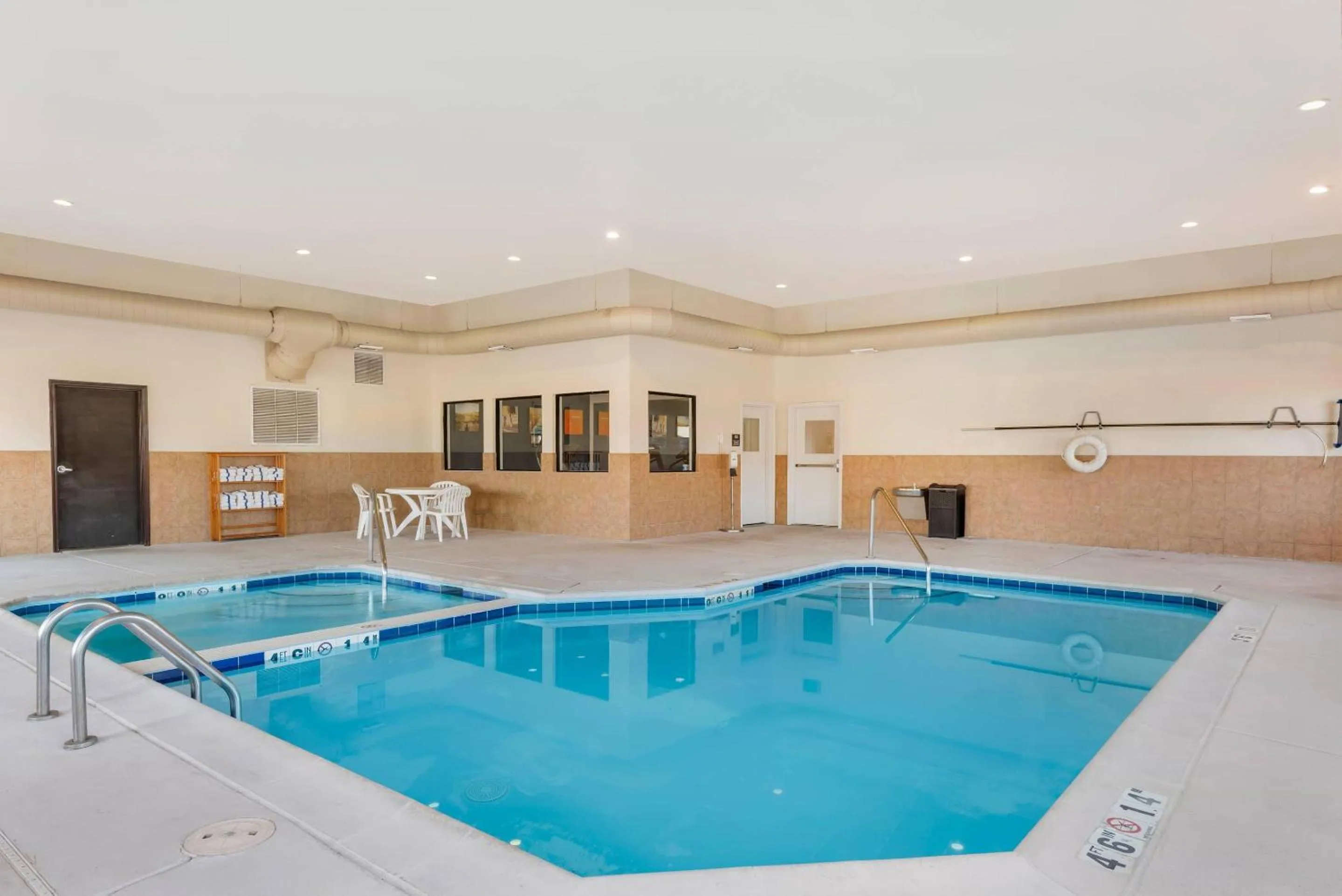 Swimming pool in Comfort Inn & Suites Rifle