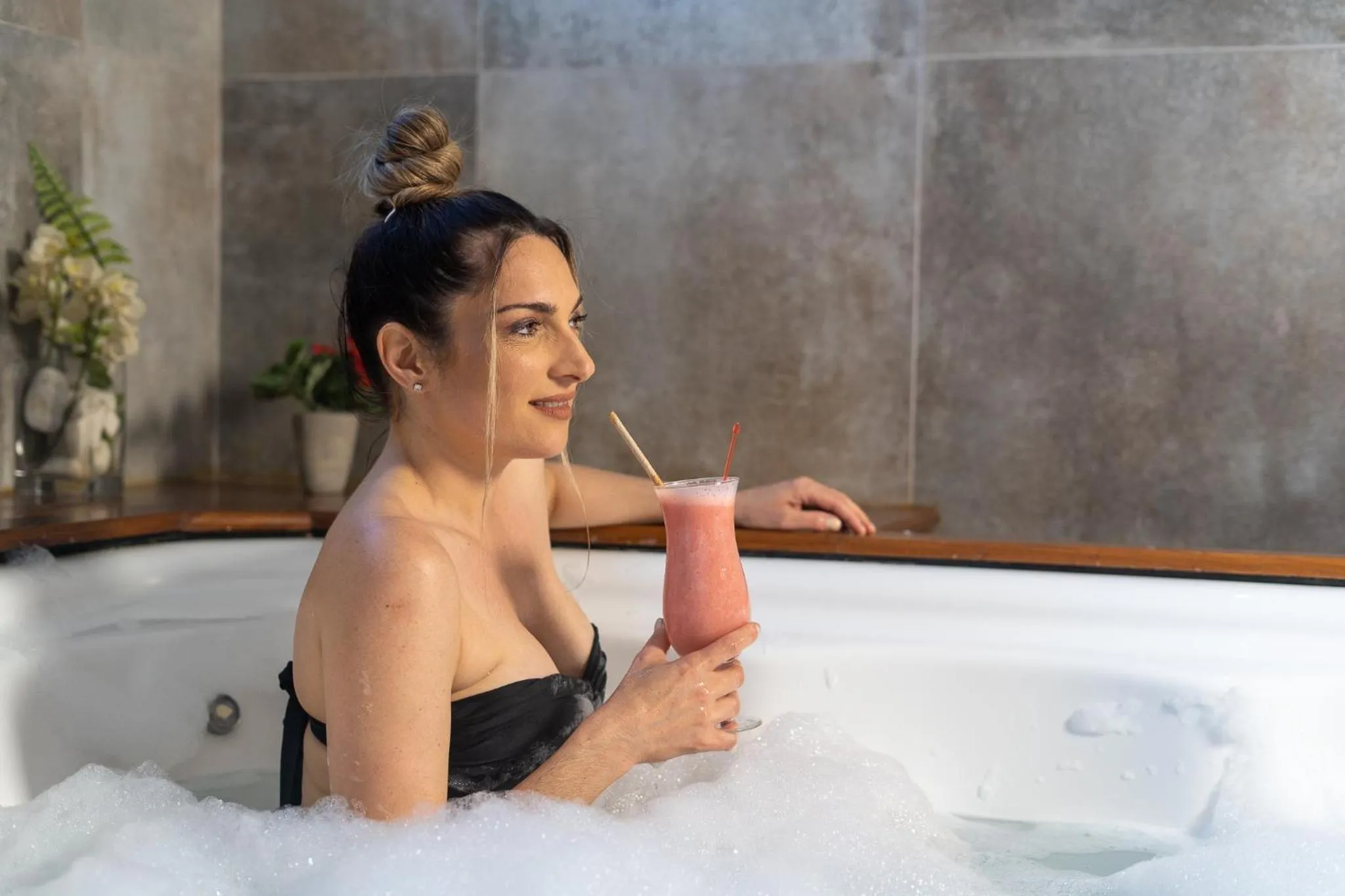 People in Rayentray Grand Hotel