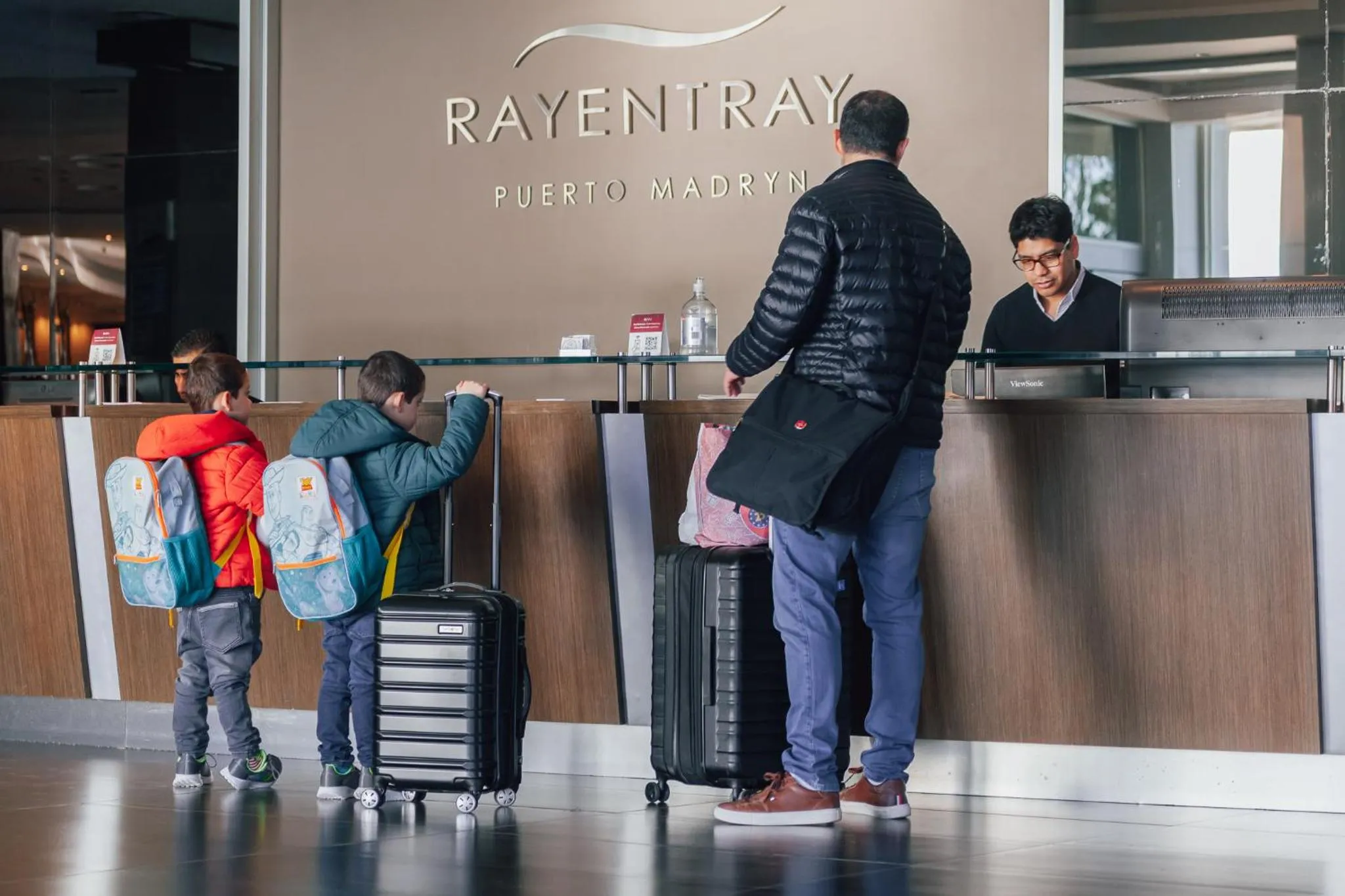 People in Rayentray Grand Hotel