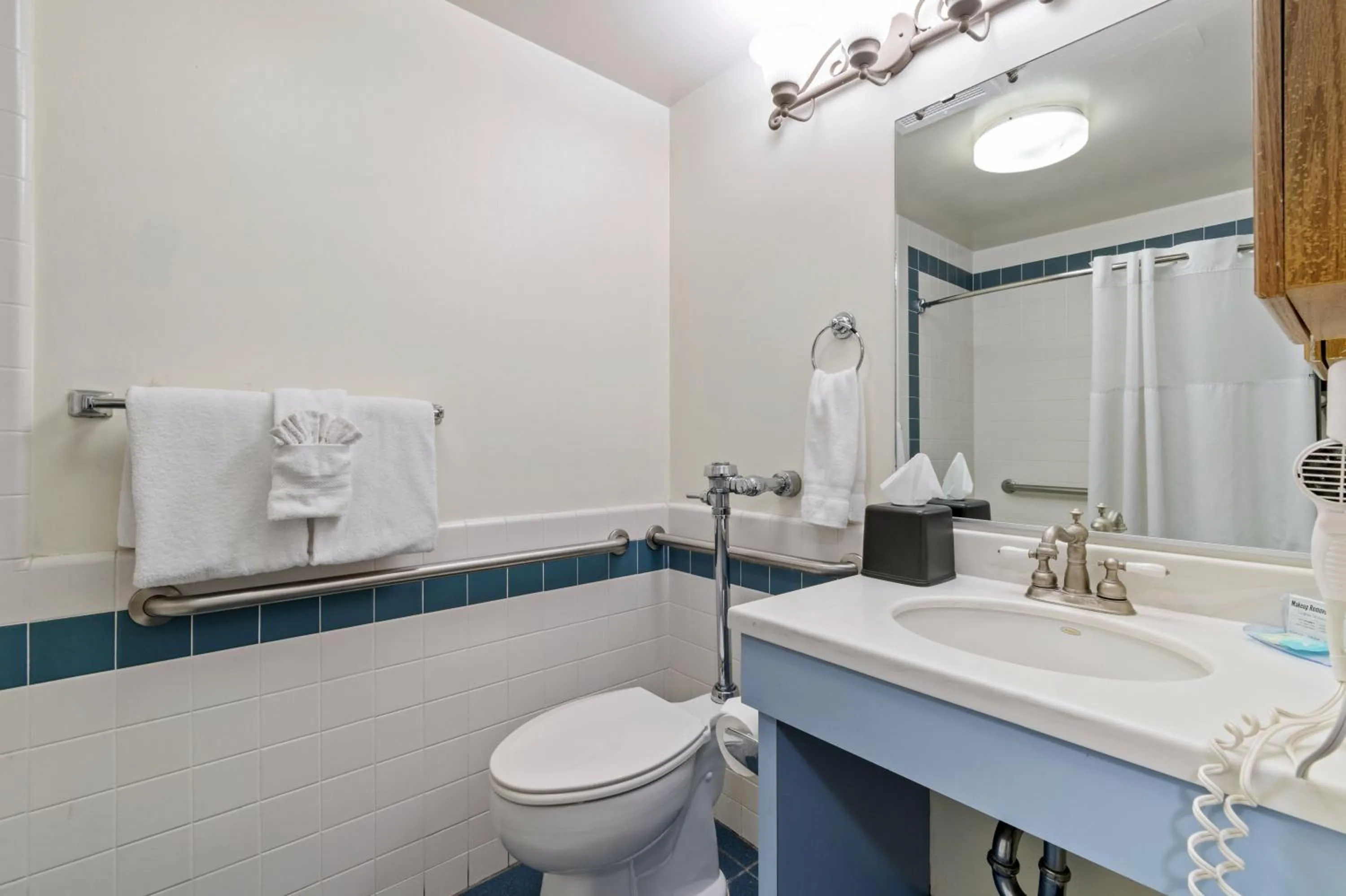 Toilet in Lions Gate Hotel