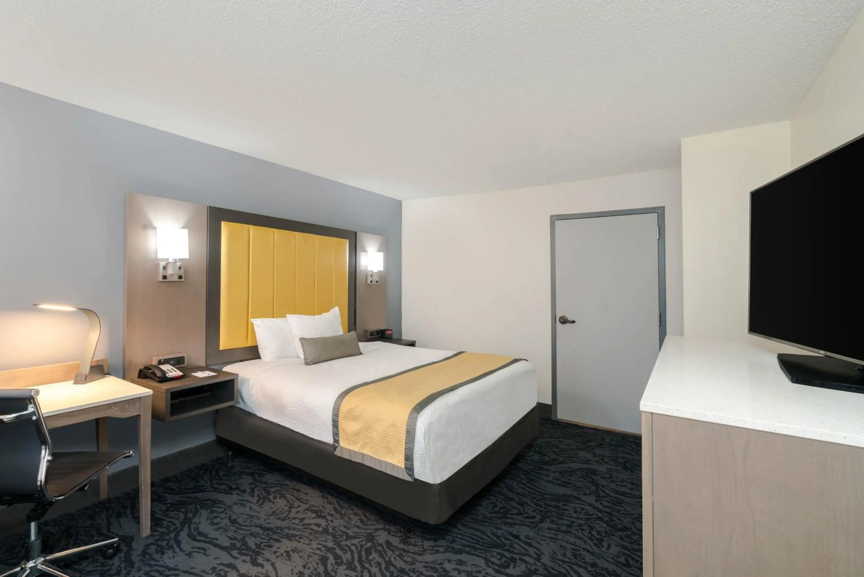 Bed in Baymont by Wyndham Franklin