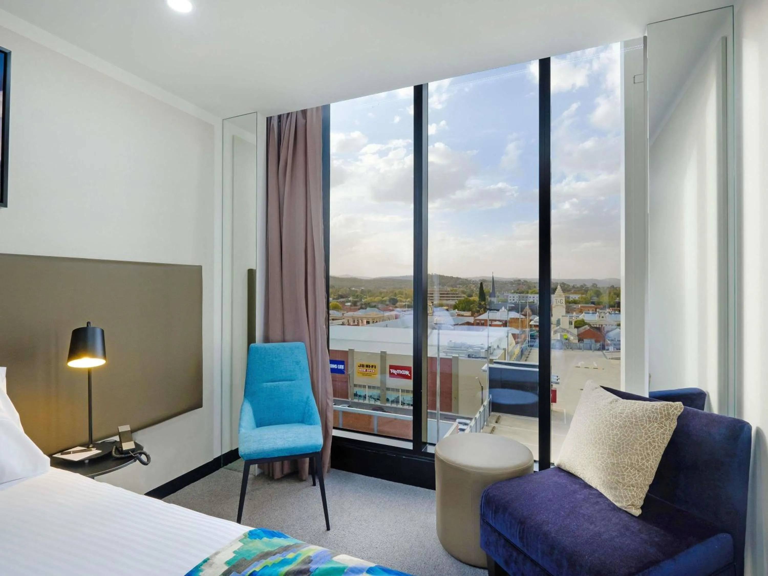 Bedroom, Bed in Mantra Albury
