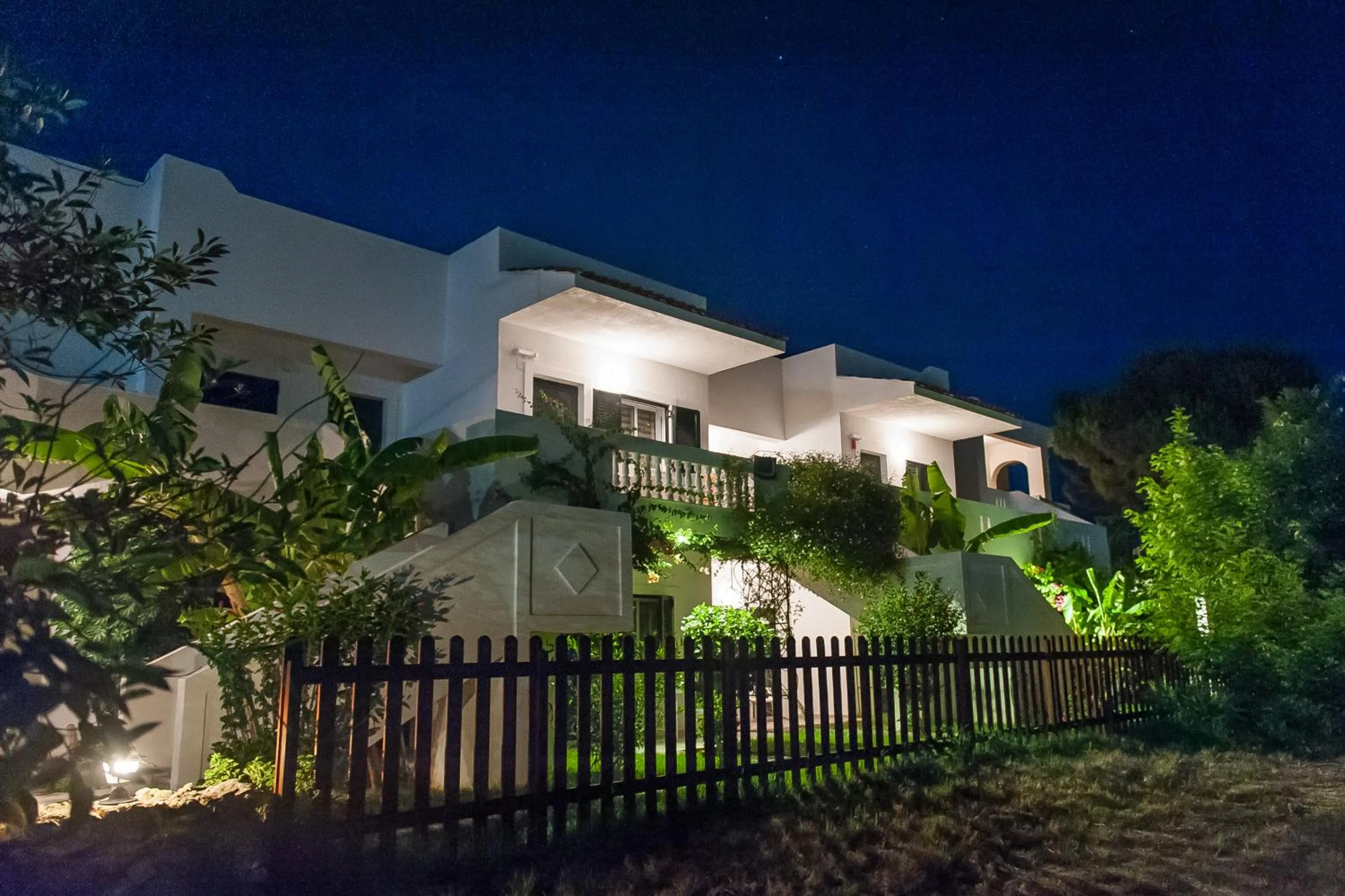 Property building in Ilios and Irene