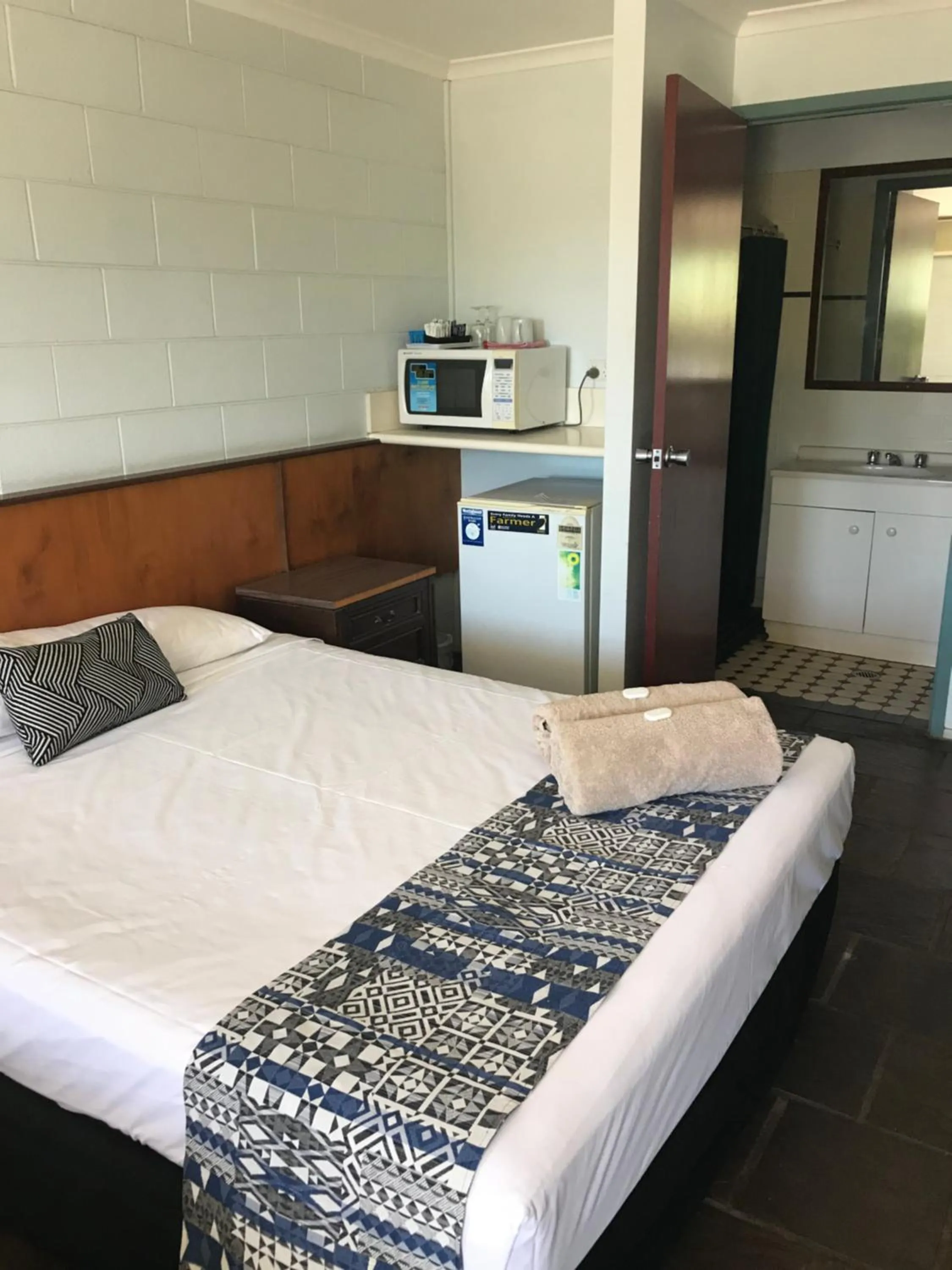 Bed in Longreach Most Central Motel