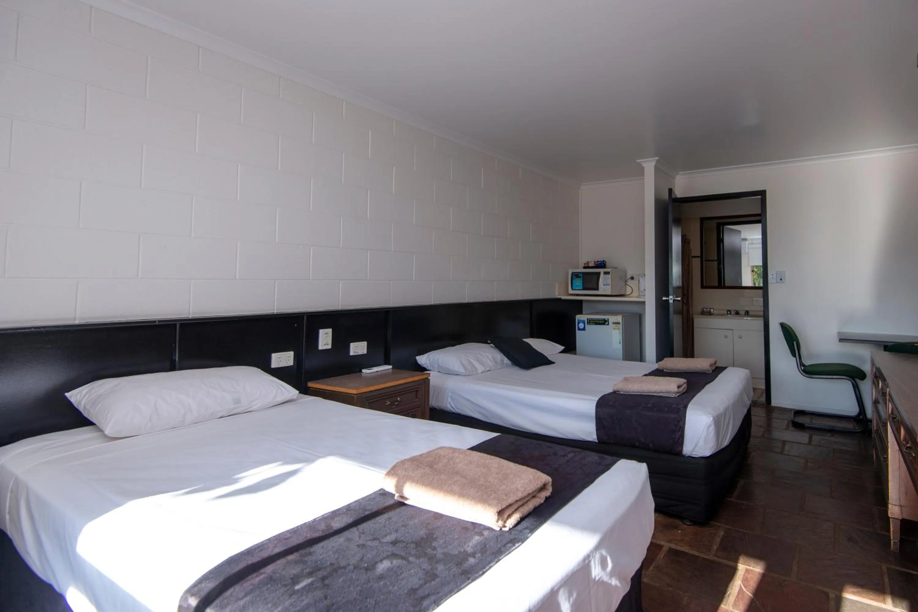 Bed in Longreach Most Central Motel