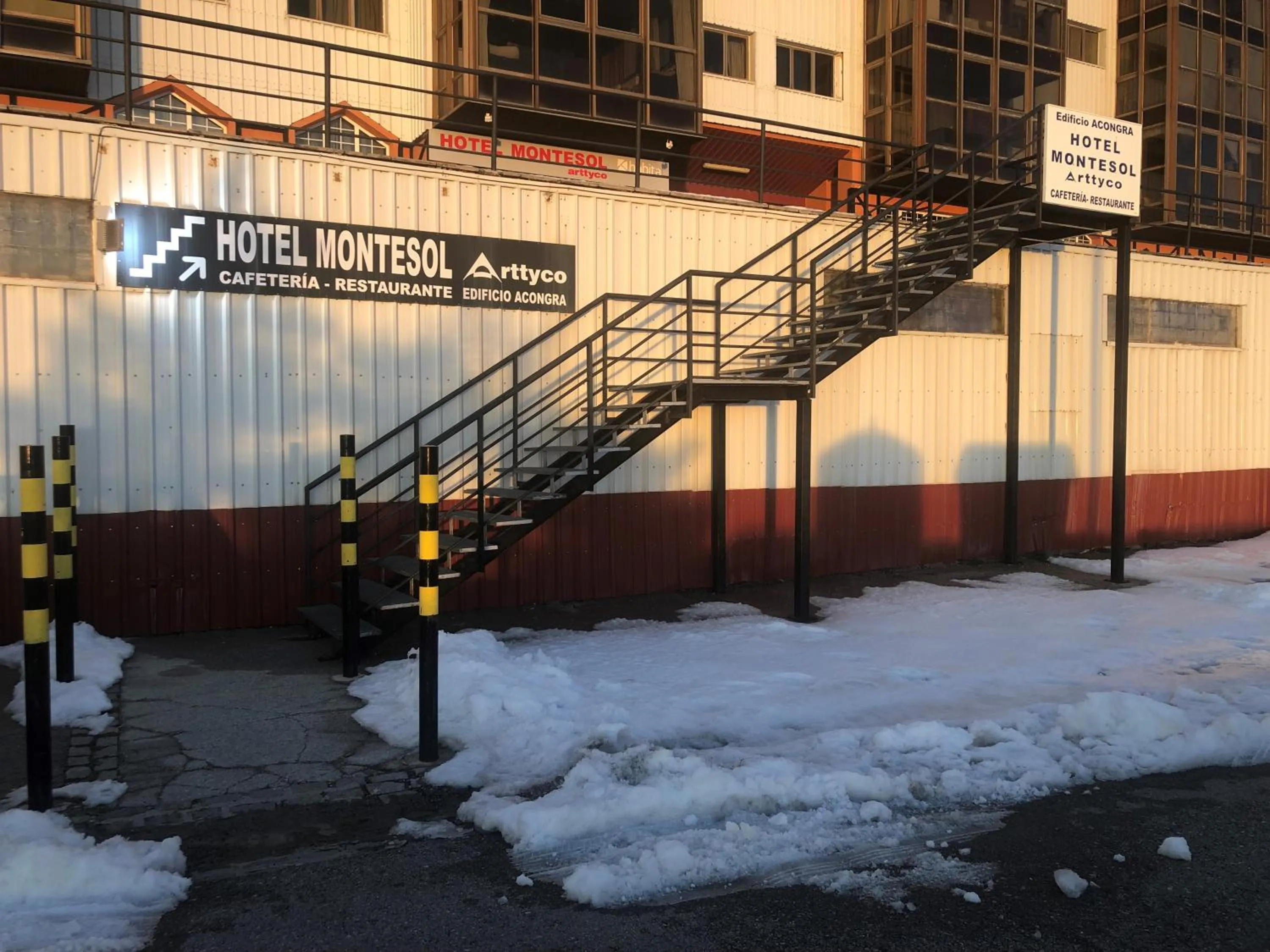 Facade/entrance in Hotel Montesol Arttyco