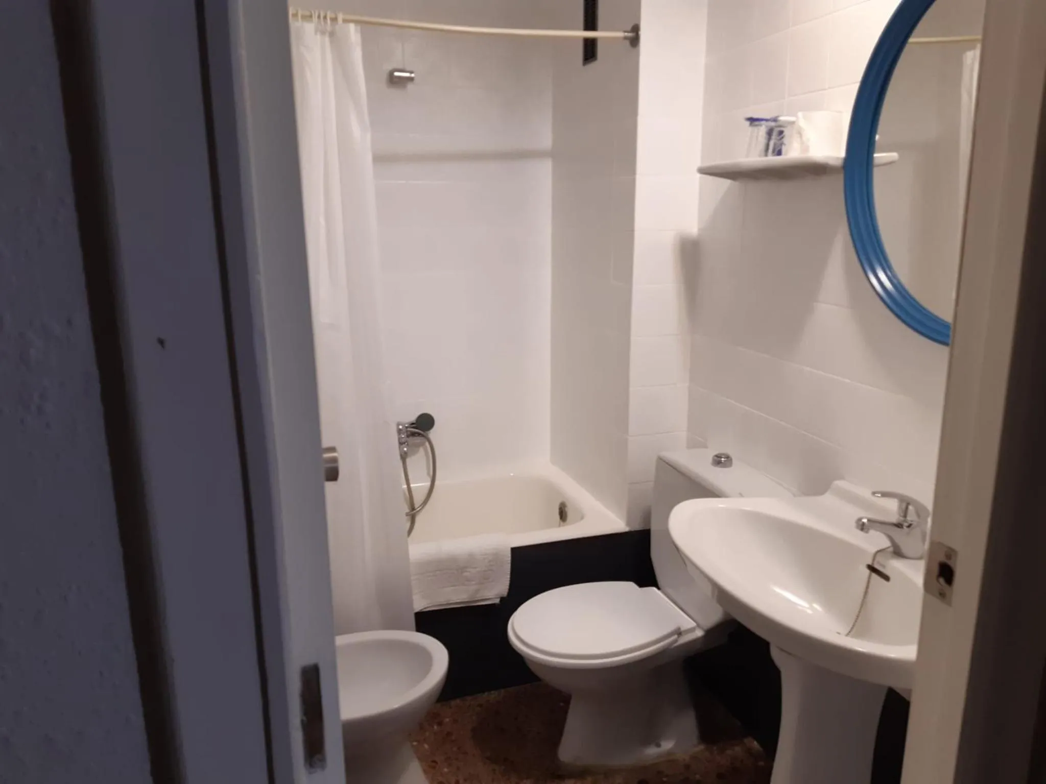 Bathroom in Hotel Azahar