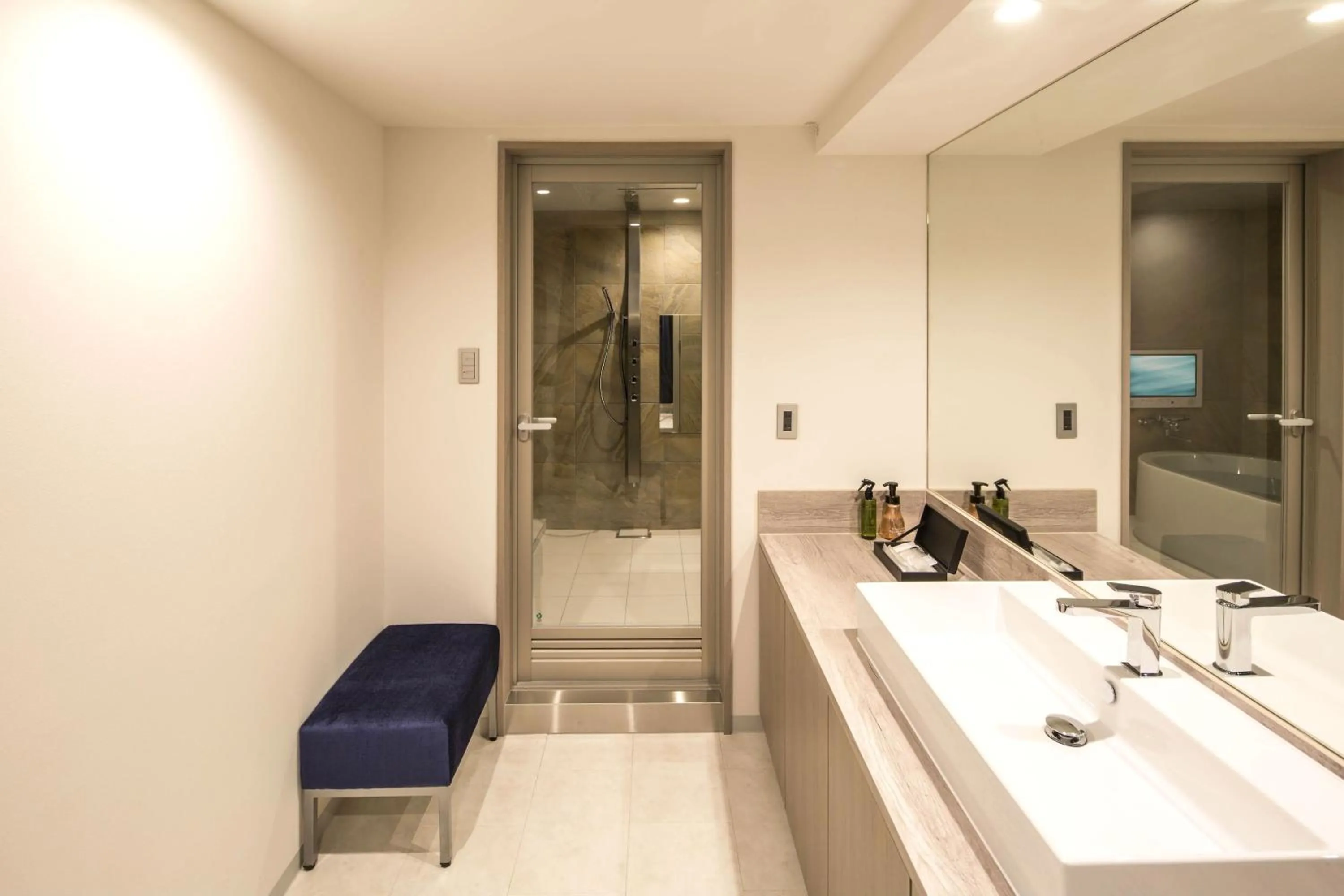 Photo of the whole room in Hotel THE Grandee Shinsaibashi Namba