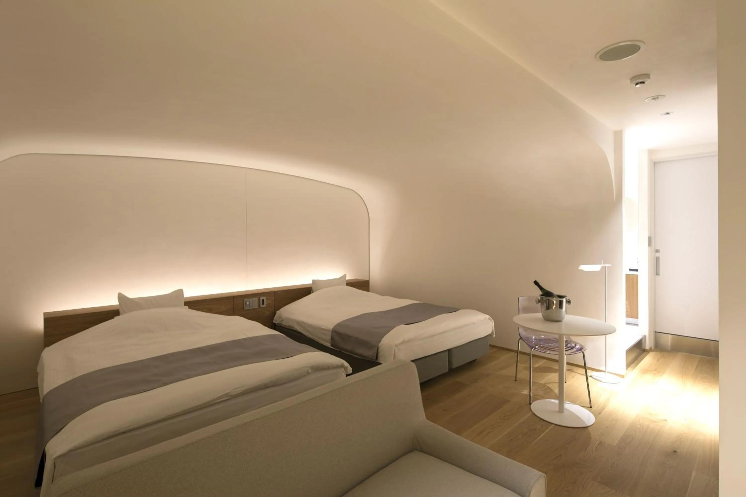 Photo of the whole room, Bed in Hotel THE Grandee Shinsaibashi Namba