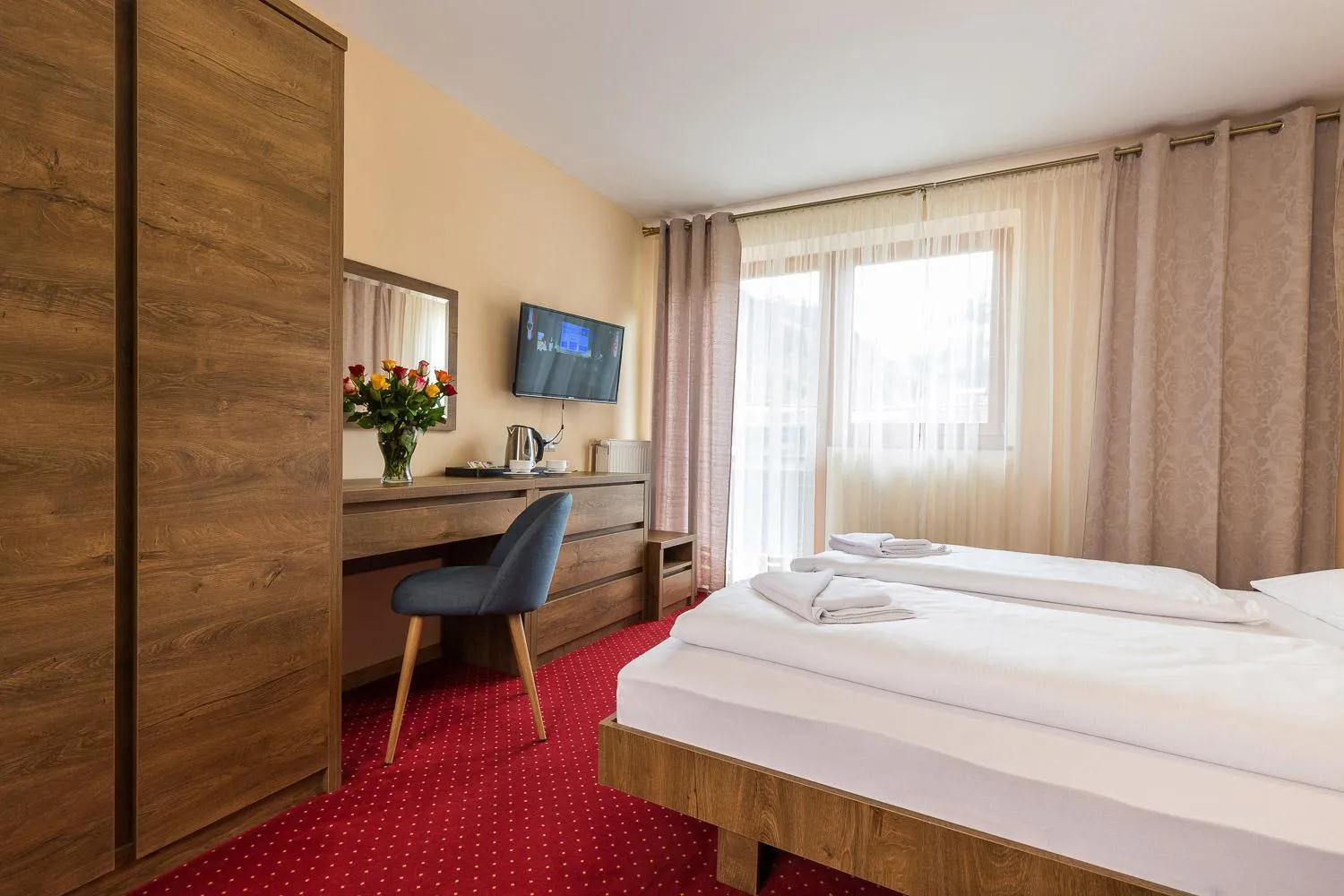 Photo of the whole room, Bed in Hotel Post Fusch