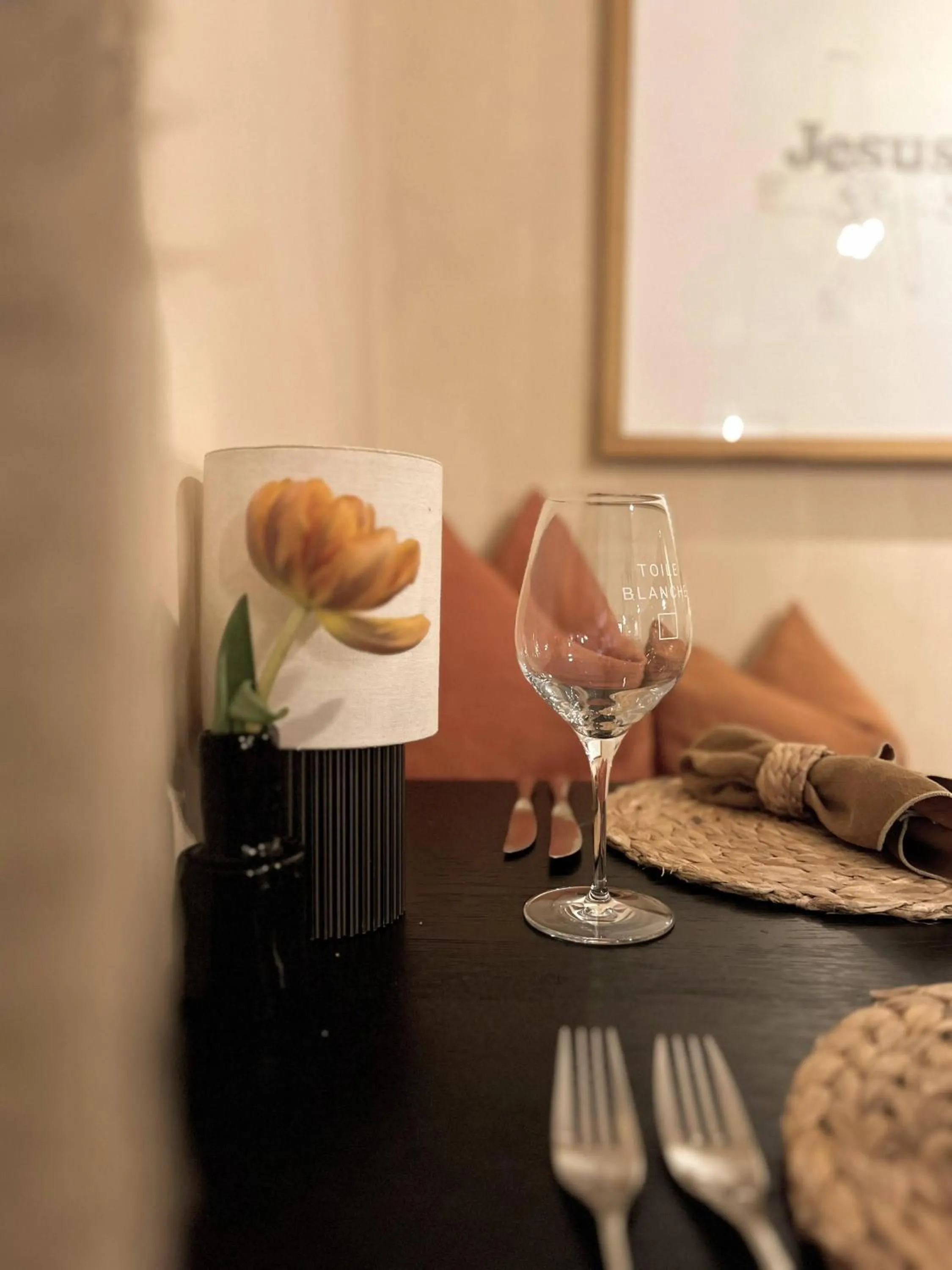 Restaurant/places to eat in Toile Blanche