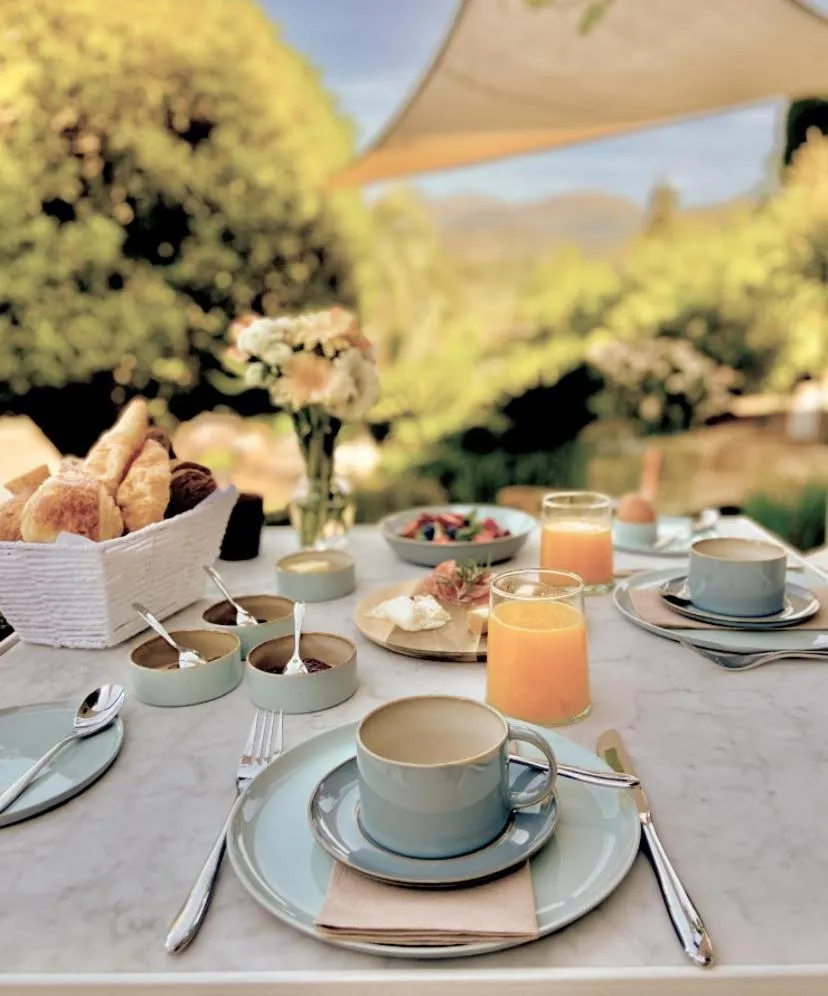 Restaurant/places to eat in Toile Blanche