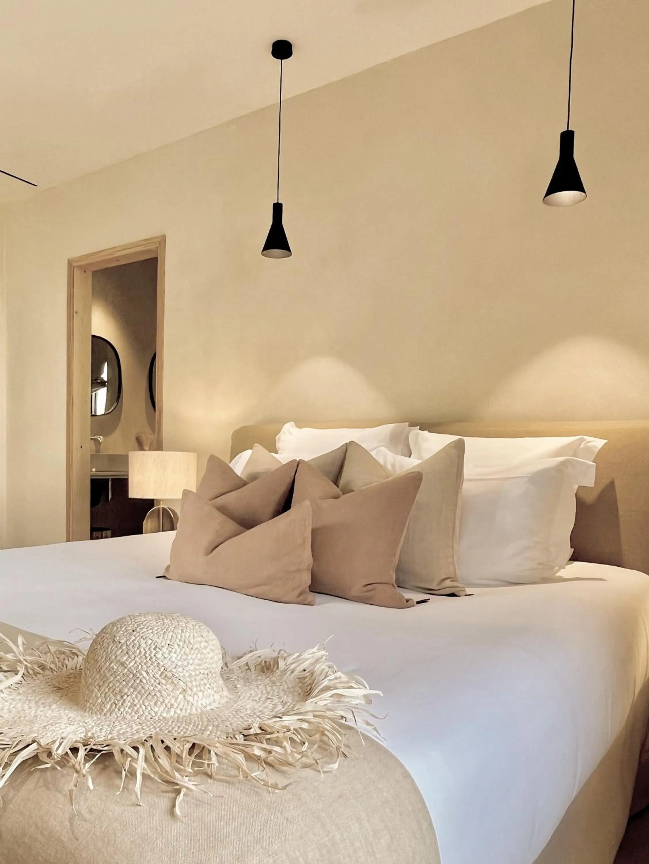 Bed in Toile Blanche