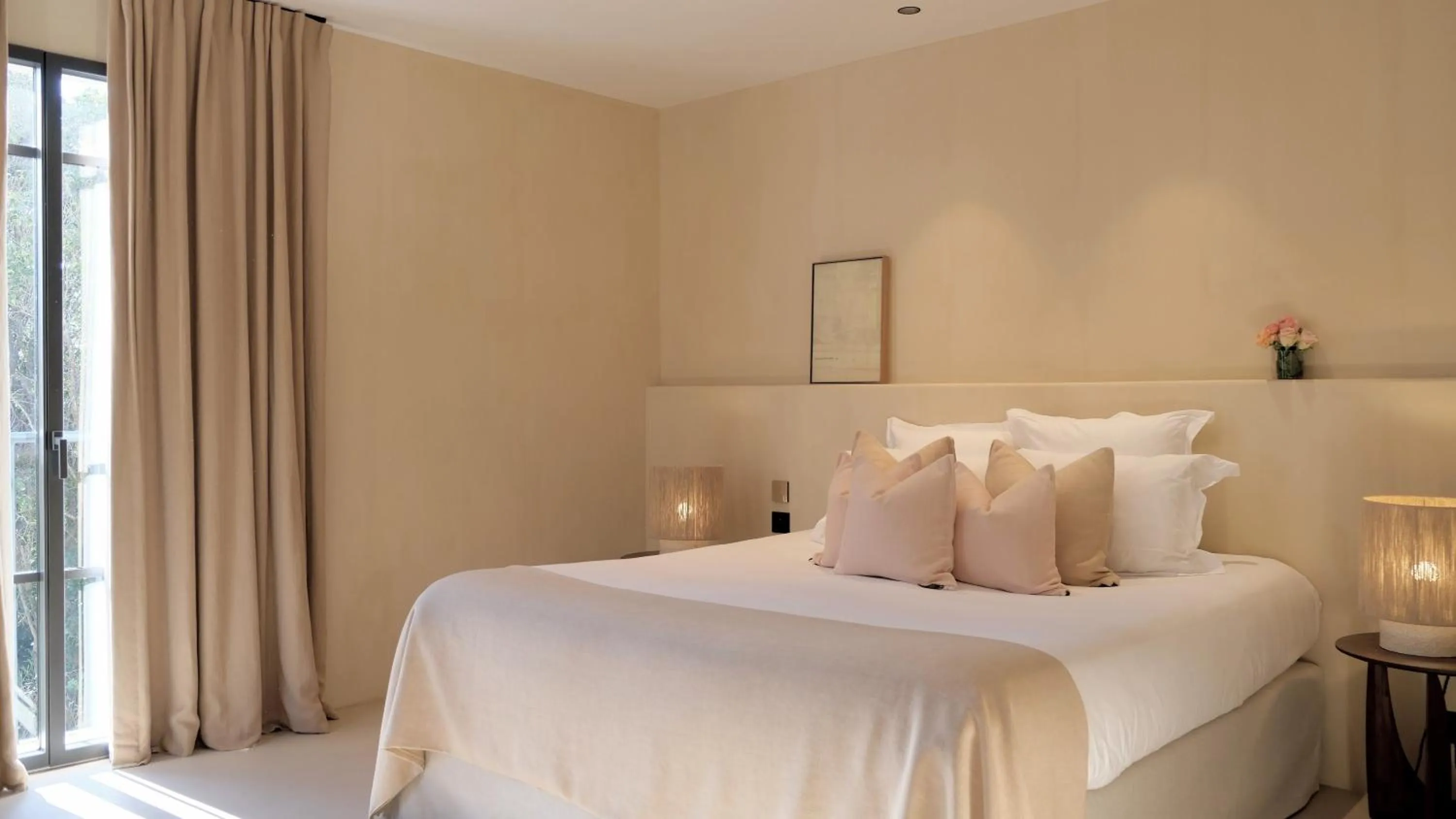 Bed in Toile Blanche