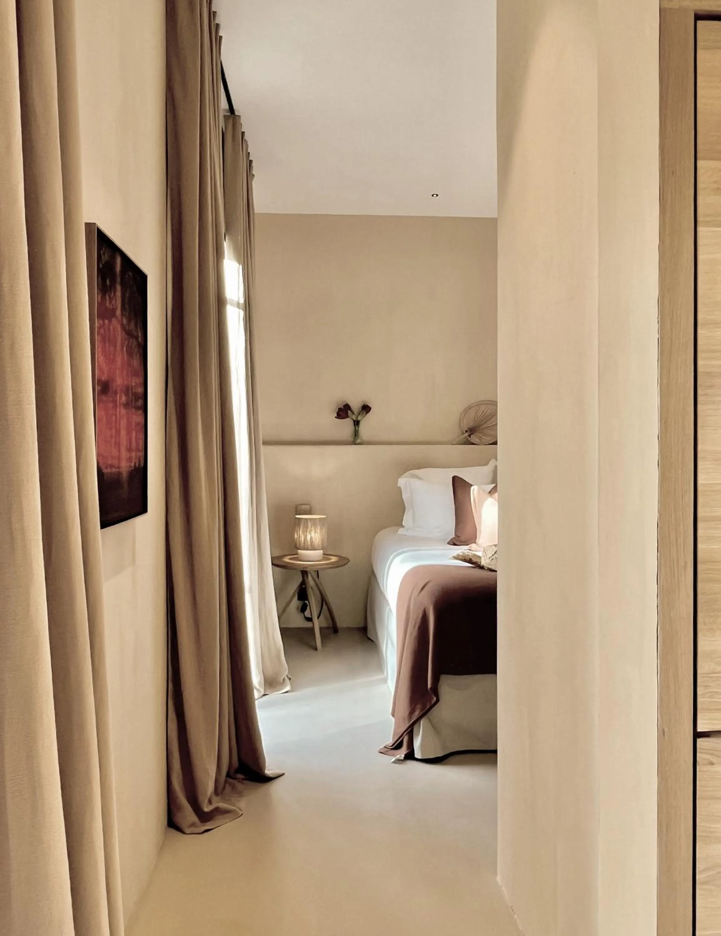 Bedroom, Bed in Toile Blanche