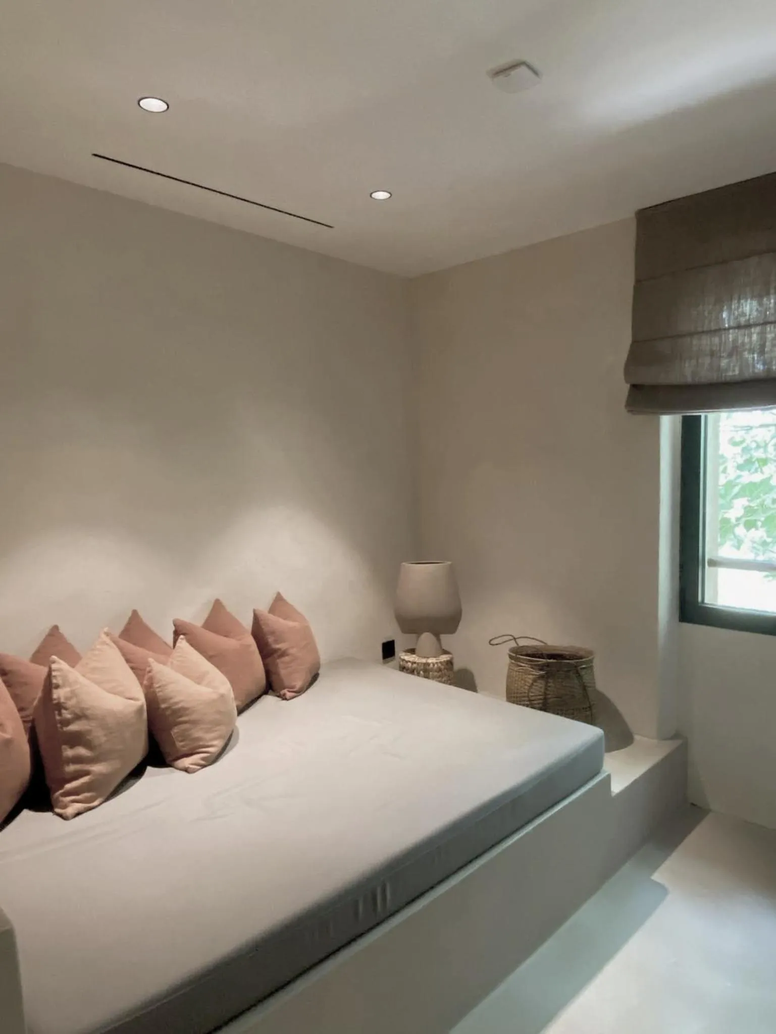 wardrobe, Bed in Toile Blanche