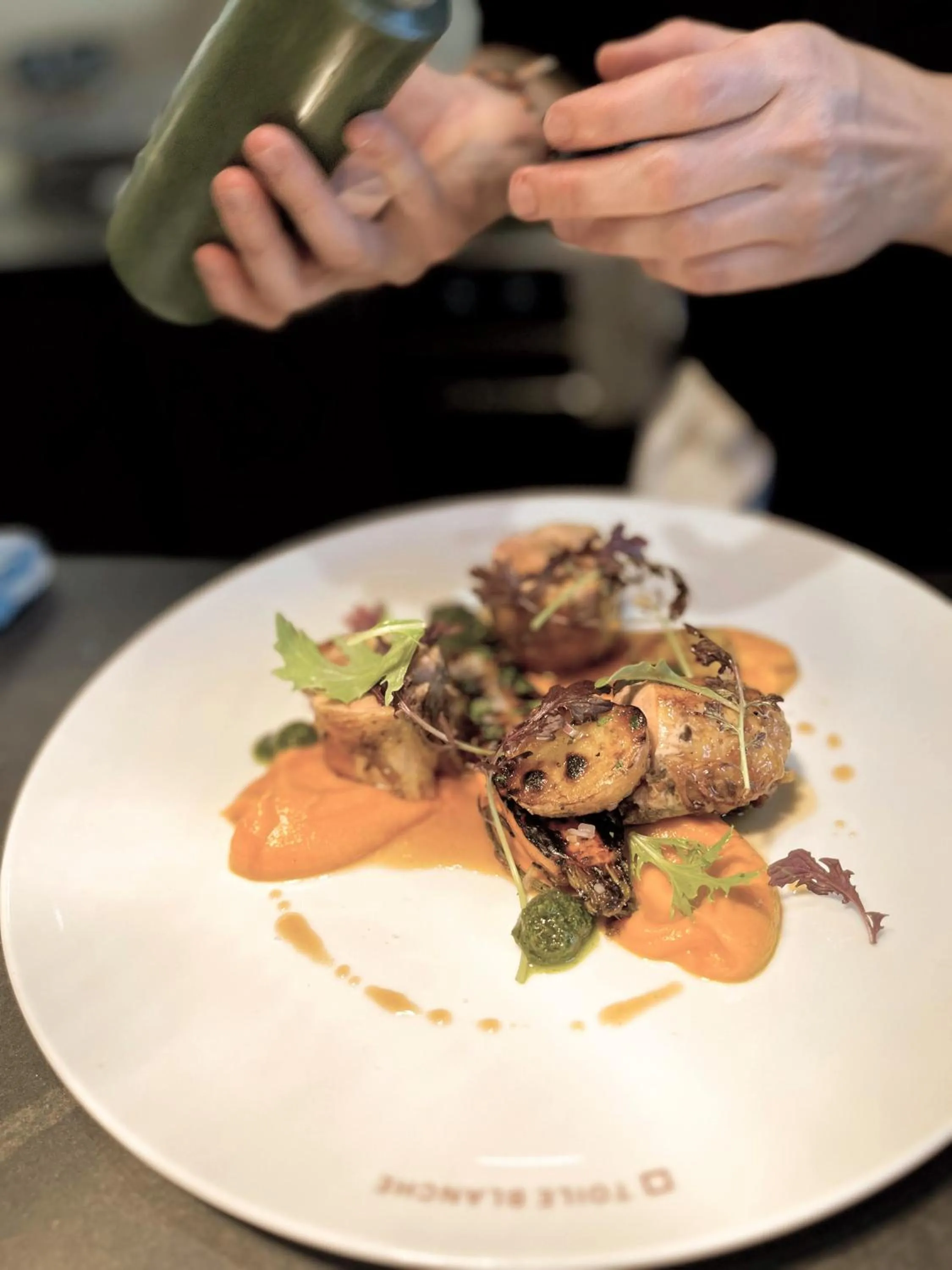 Restaurant/places to eat in Toile Blanche