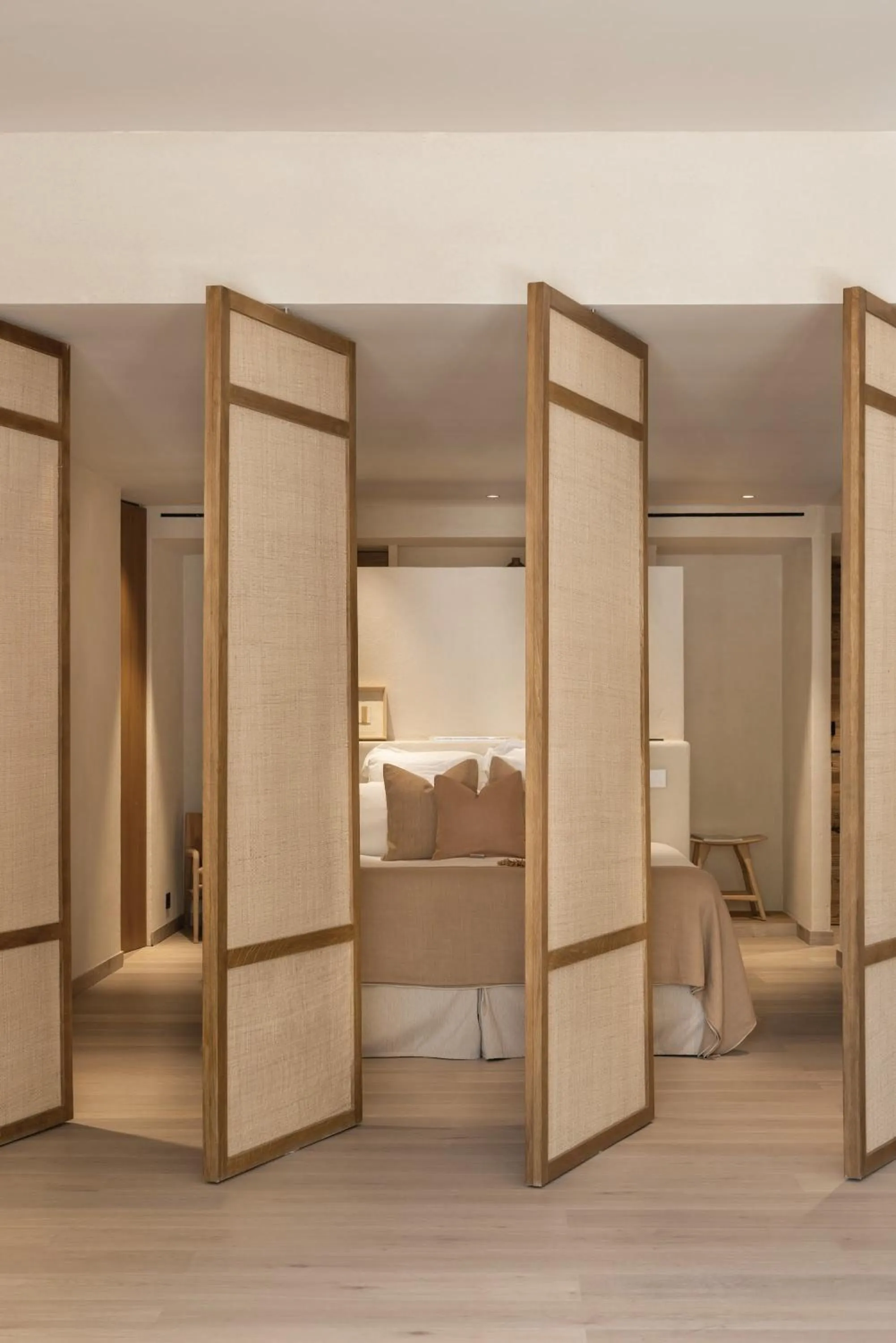 Bedroom, Bed in Toile Blanche