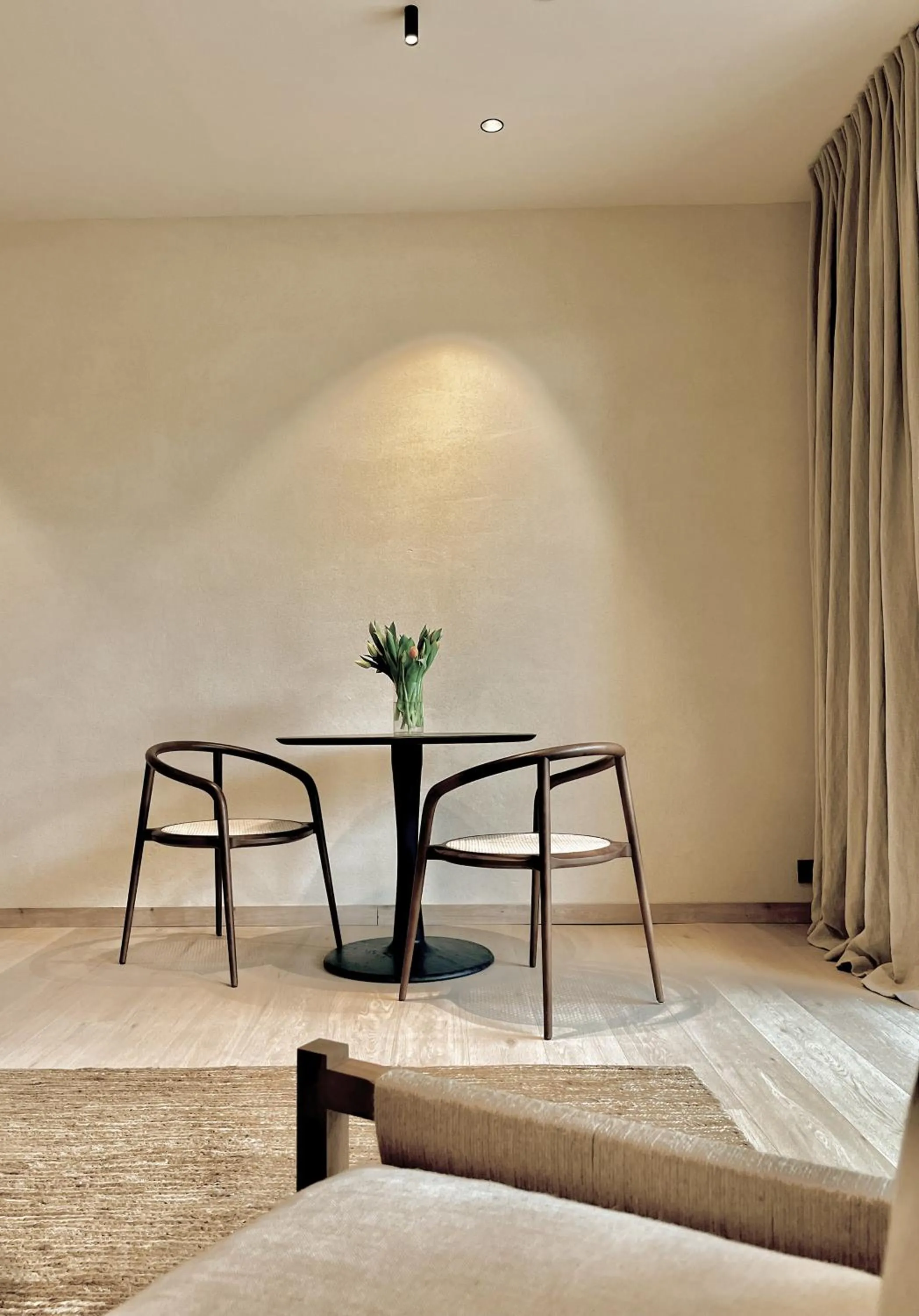 Dining area in Toile Blanche