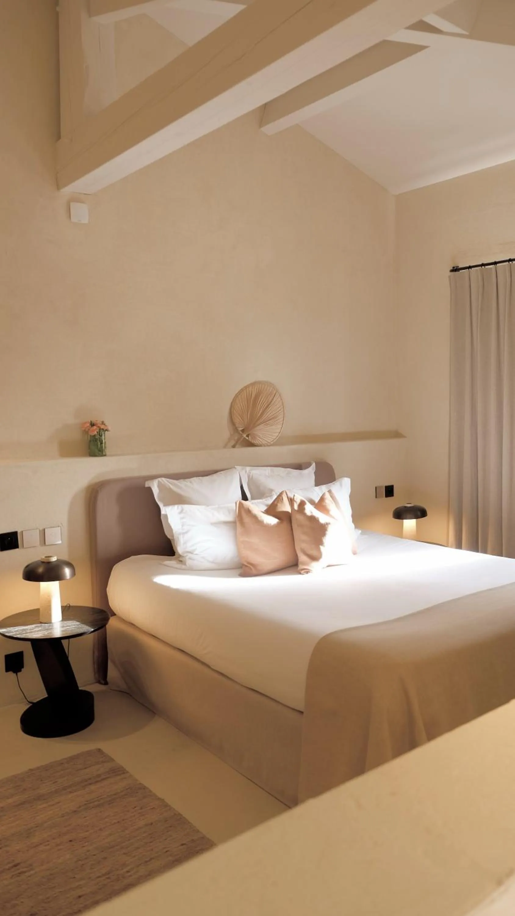 Bed in Toile Blanche