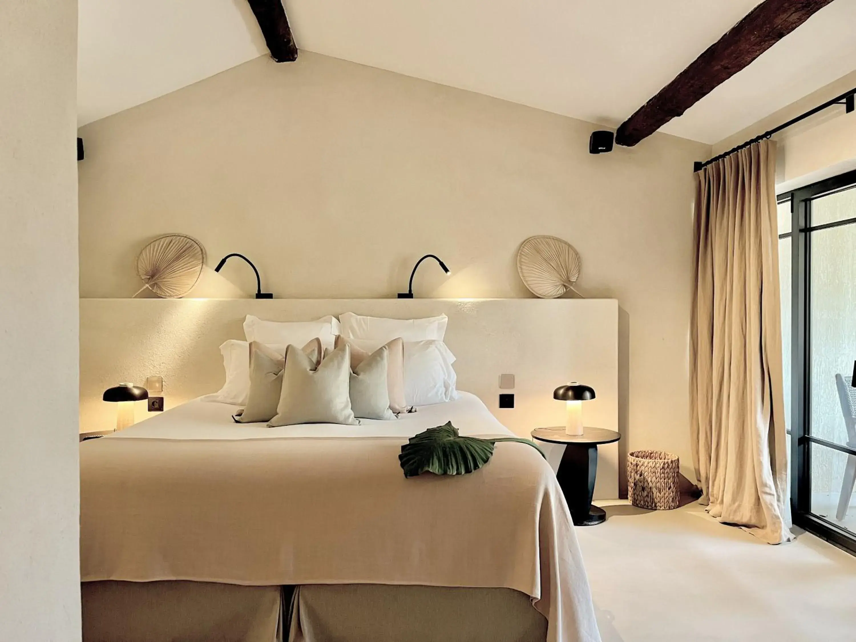 Deluxe King Suite in Toile Blanche Deluxe King Suite in Toile Blanche