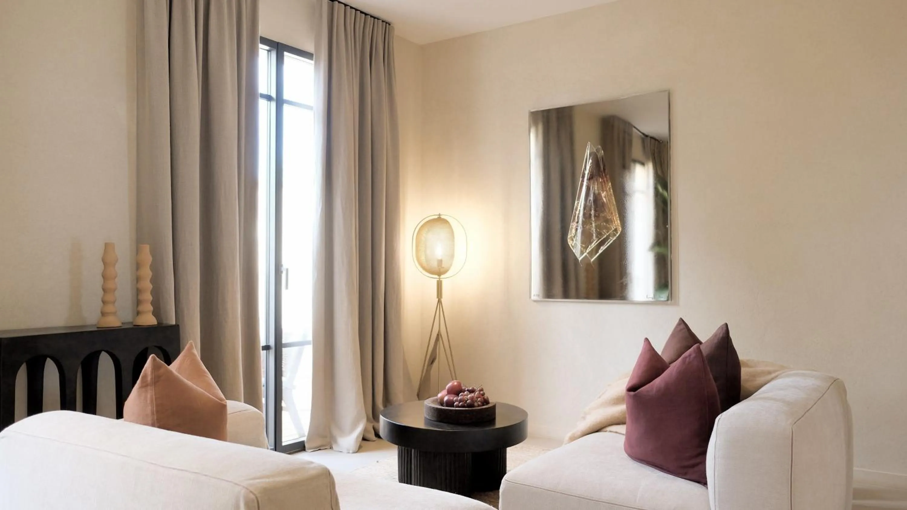 Living room, Bed in Toile Blanche