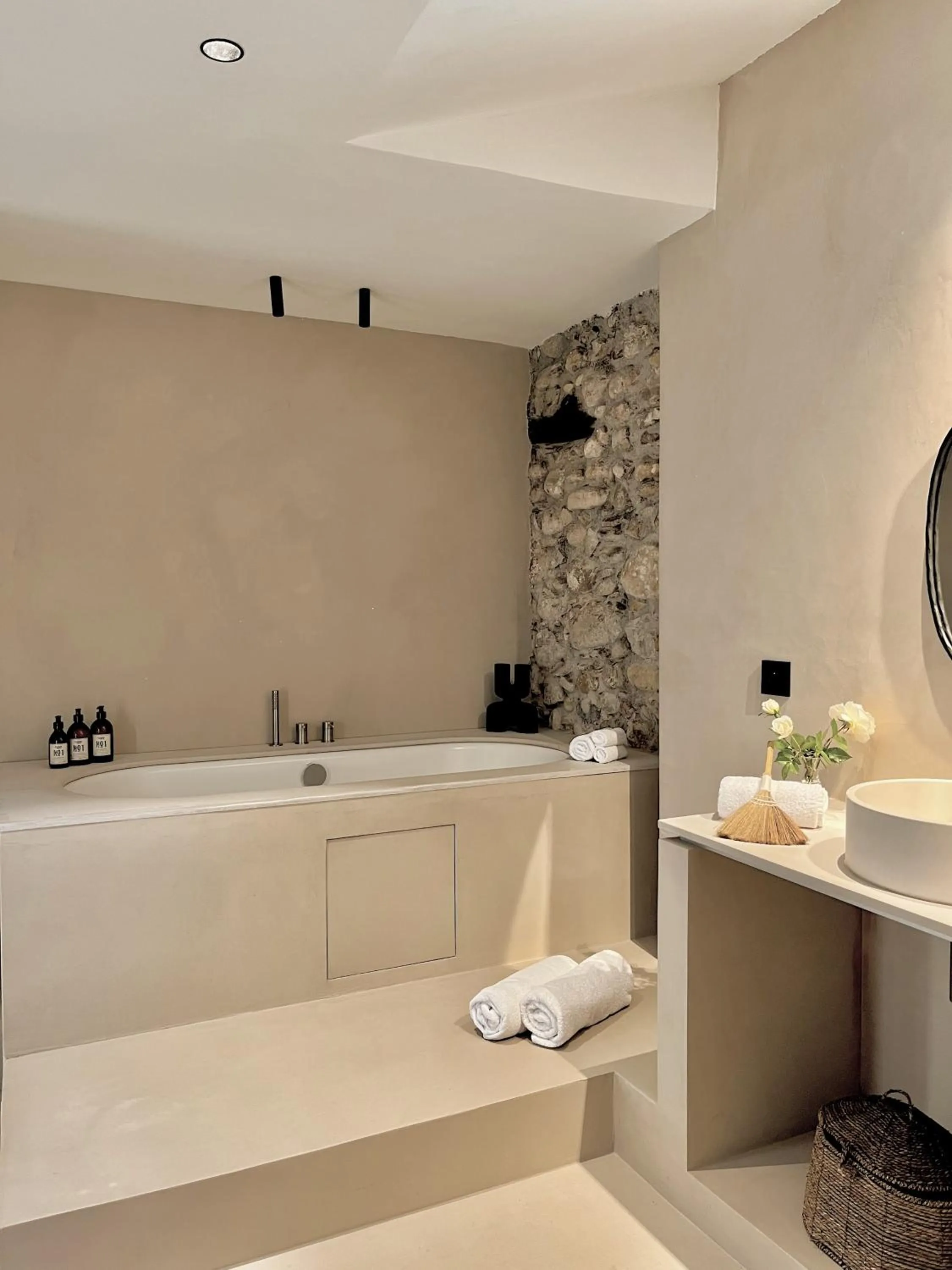 Bathroom in Toile Blanche