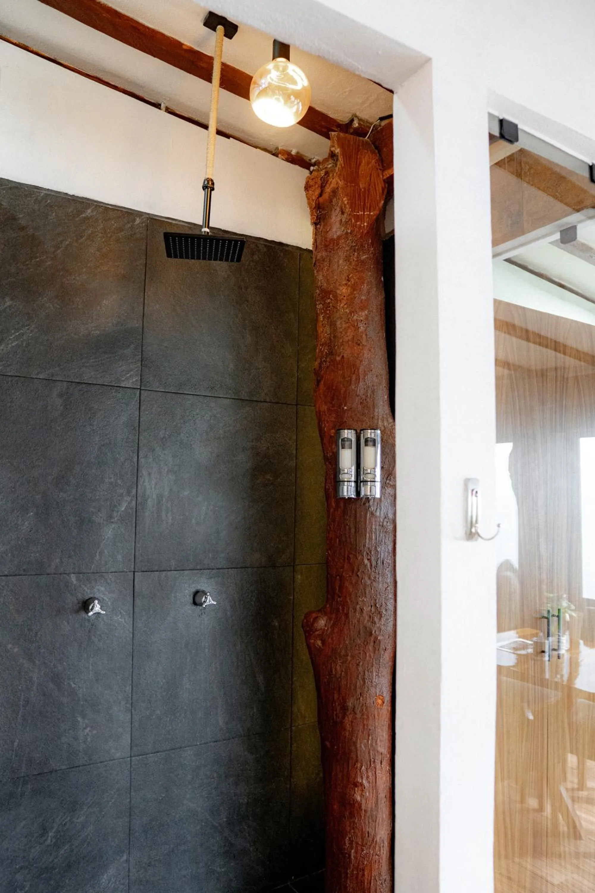 Shower in Bahia Tolok