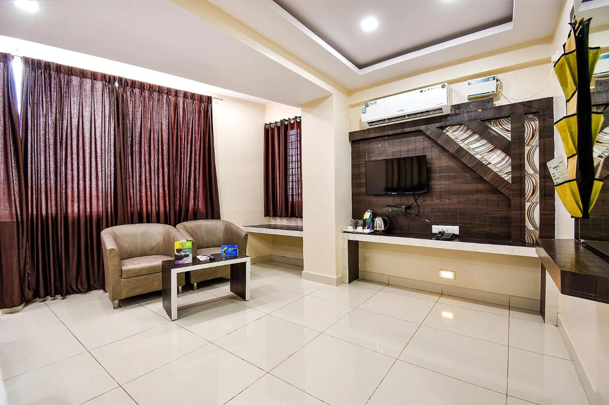 Seating area in FabHotel Rotano Suites - Yelahanka