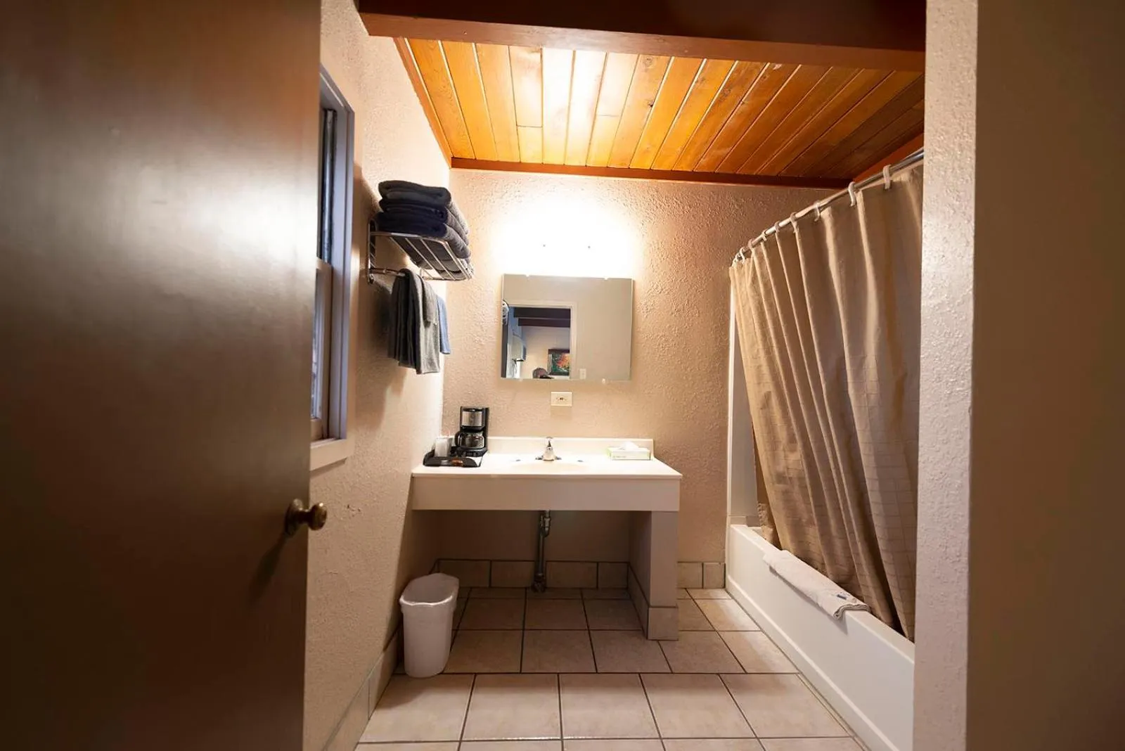 Bathroom in Cedar Inn