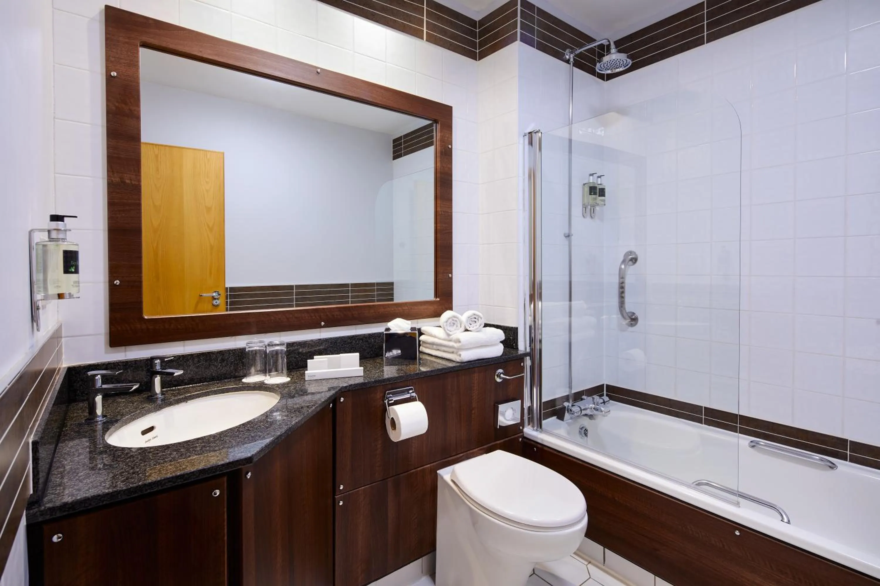 Bathroom in Handel's Hotel