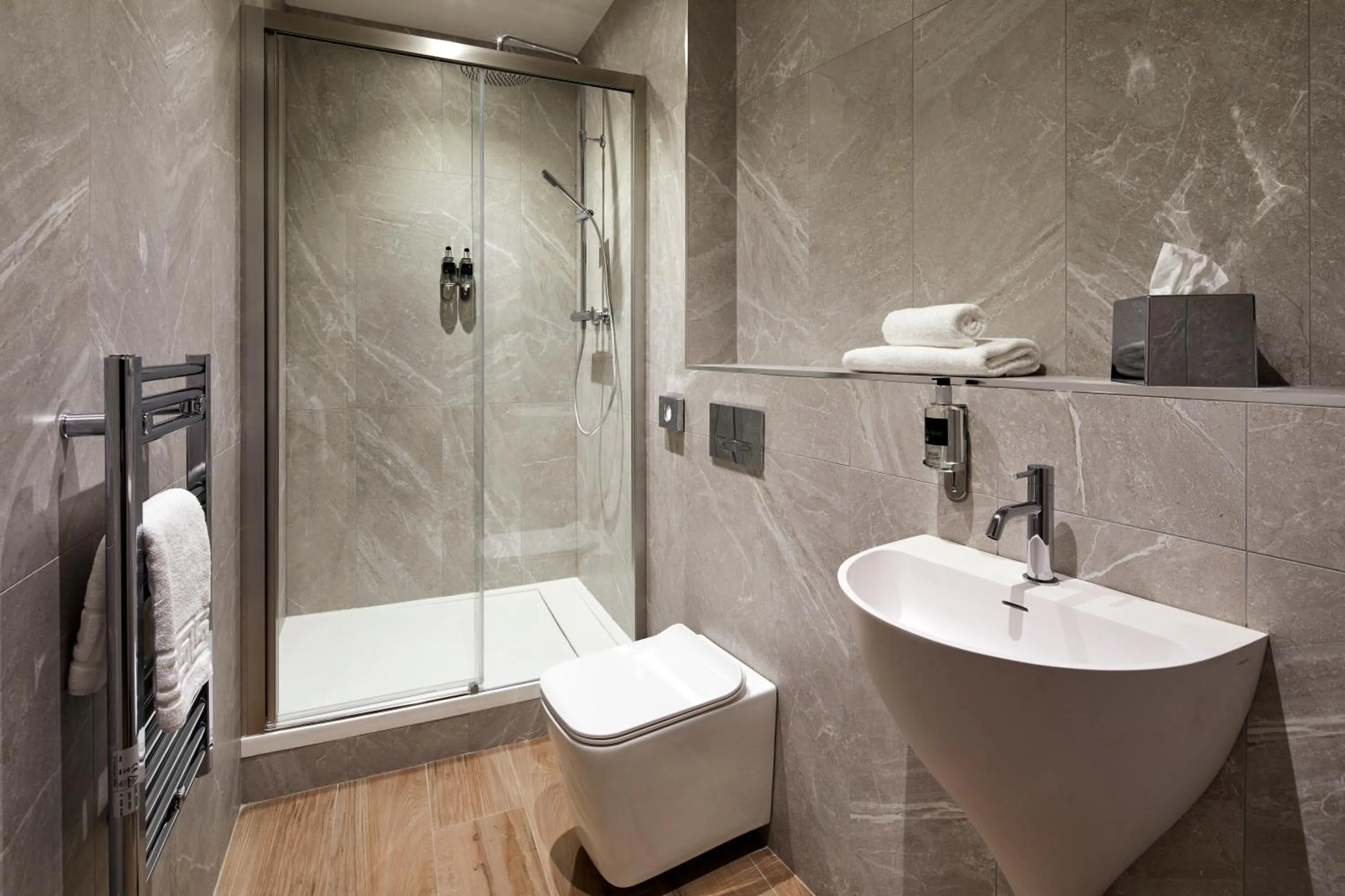 Bathroom in Handel's Hotel