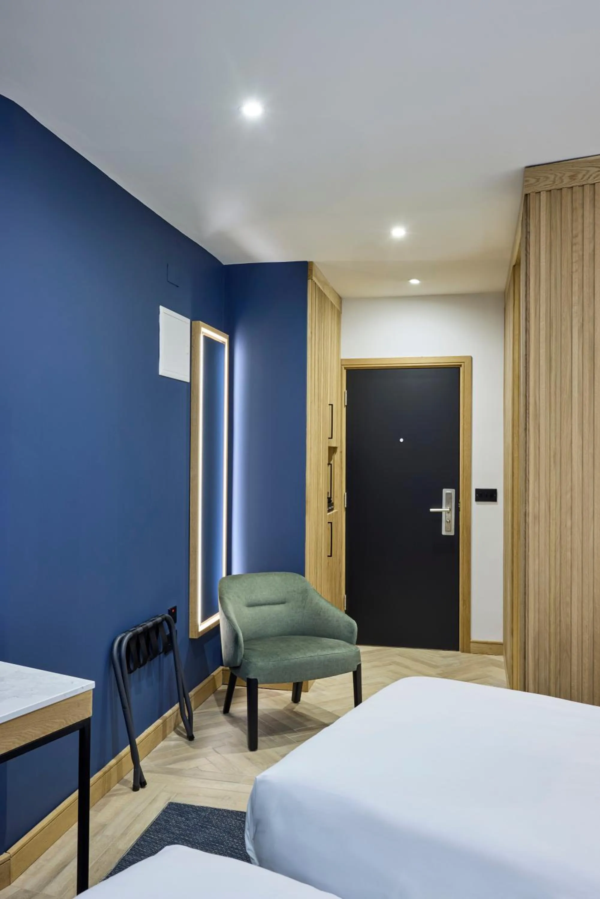 Bed in Handel's Hotel