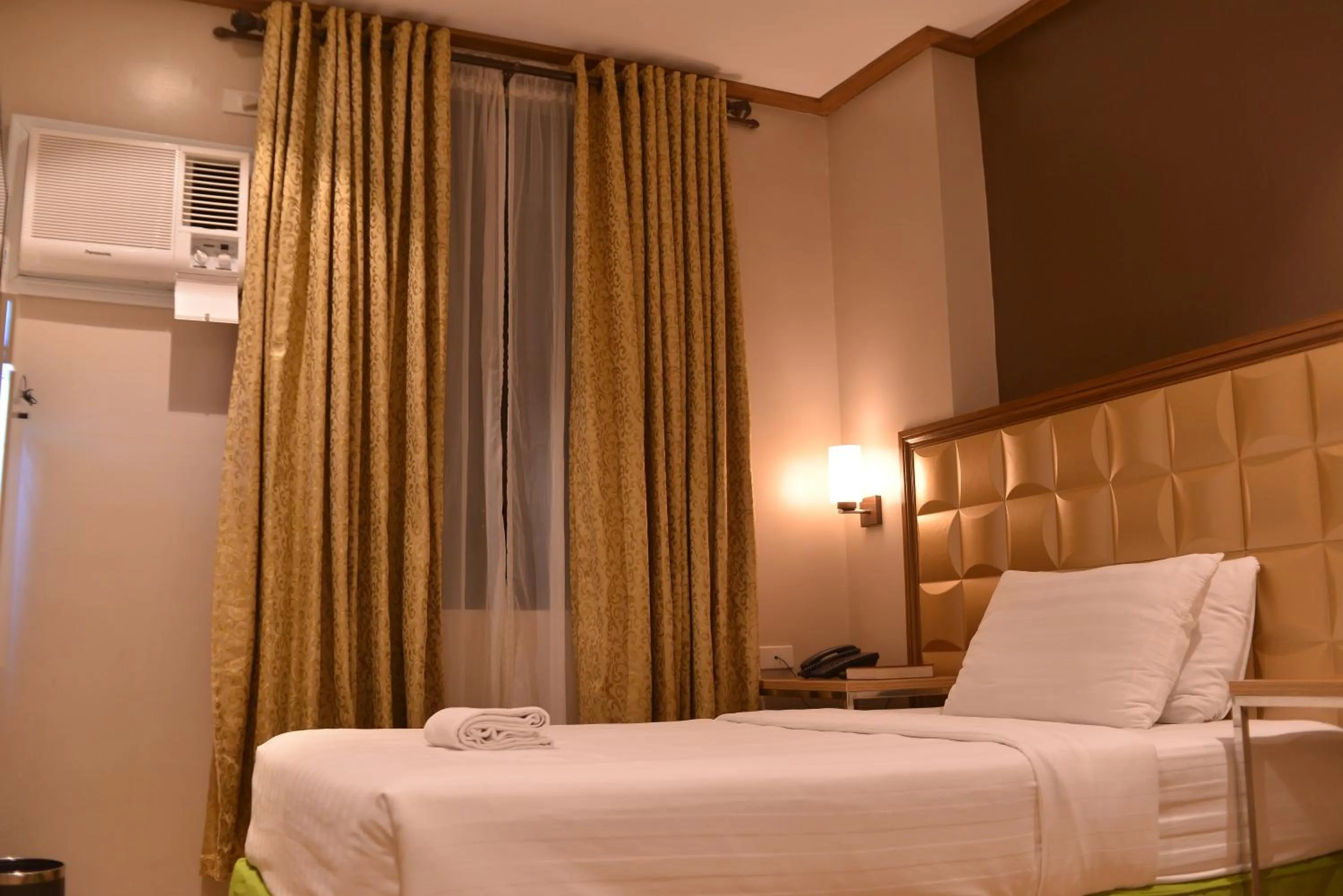 Bed in Robertson Hotel