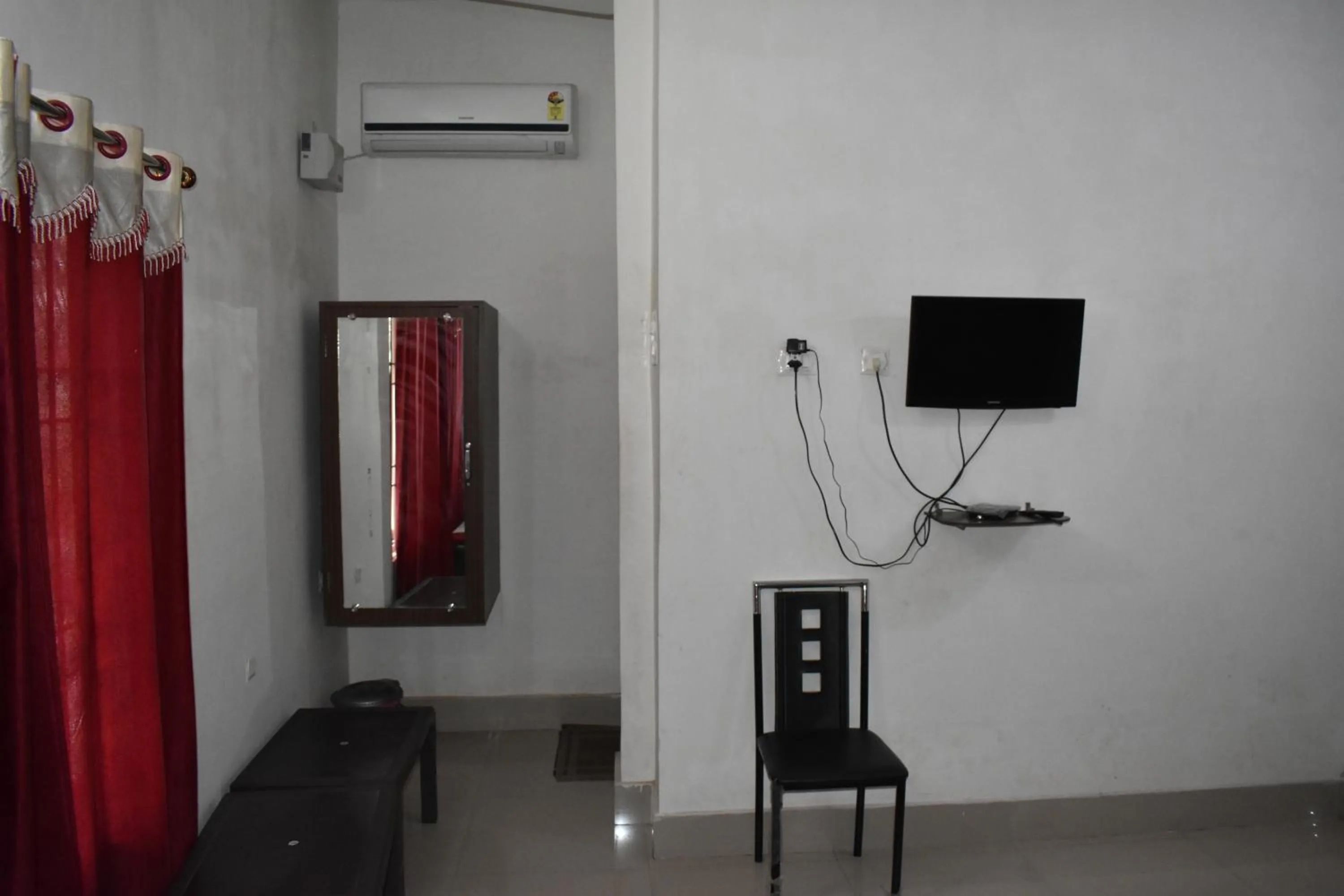 TV and multimedia in Hotel Indira