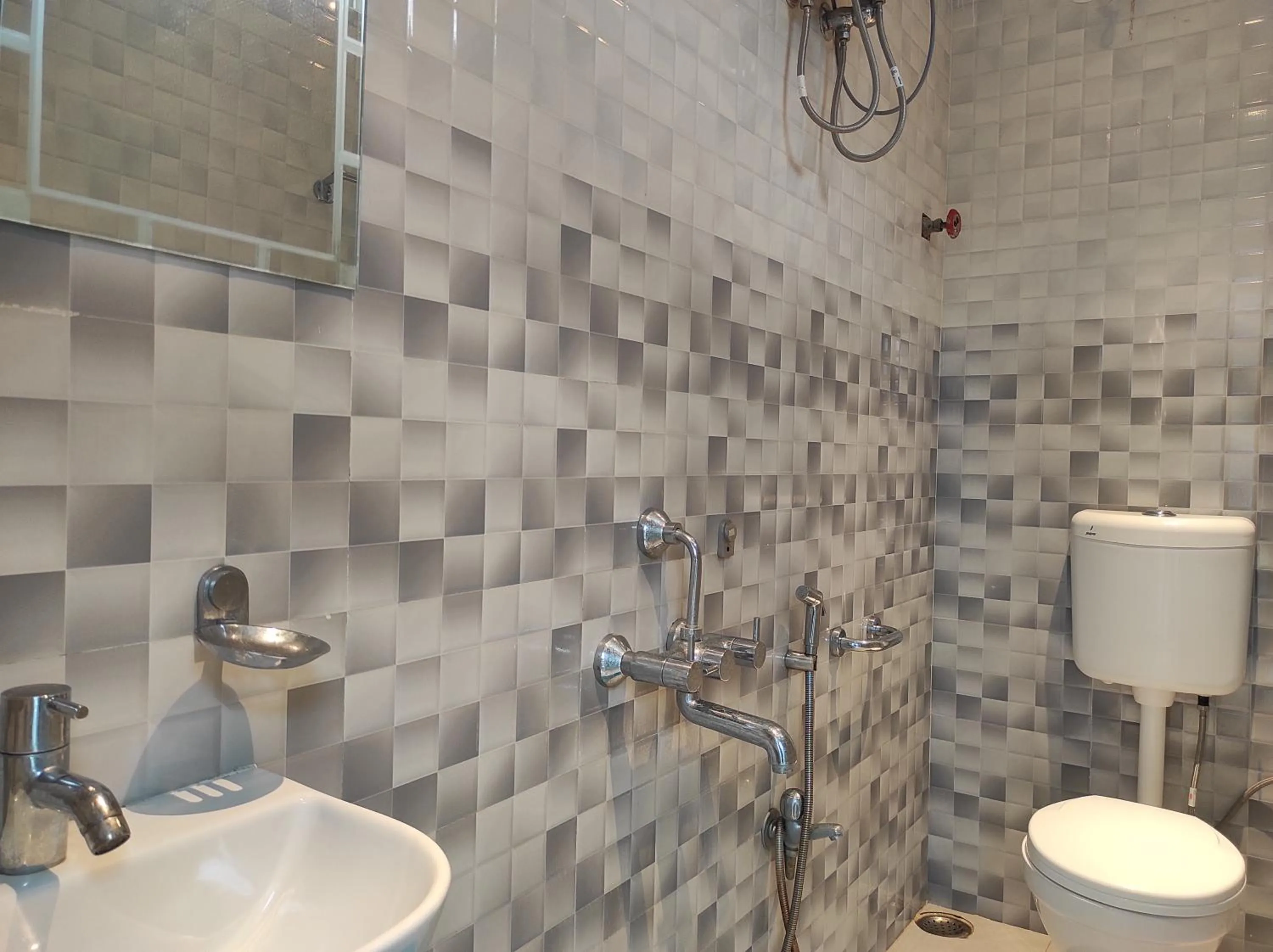 Shower in Hotel Indira