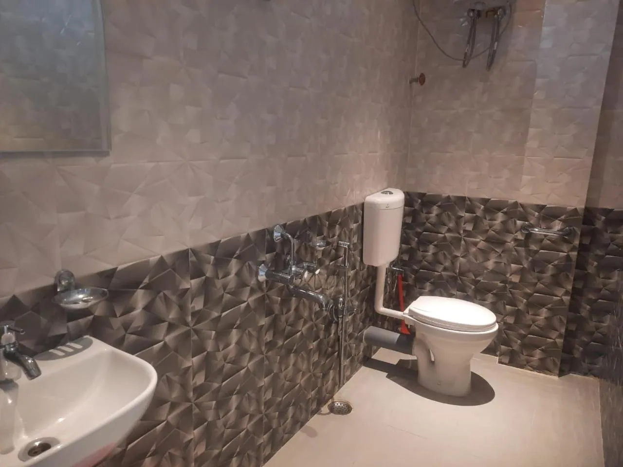 Bathroom in Hotel Indira