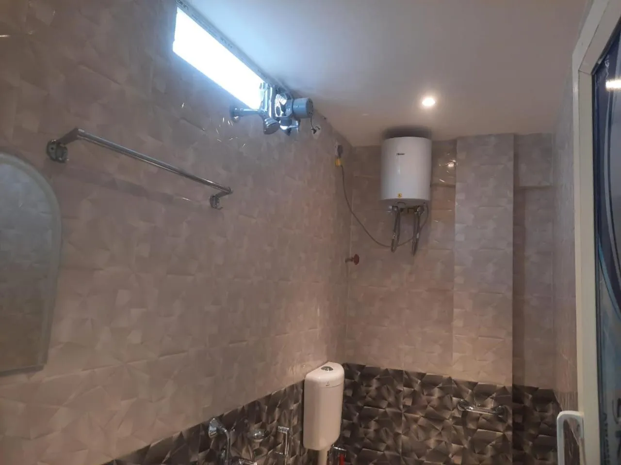 Bathroom in Hotel Indira