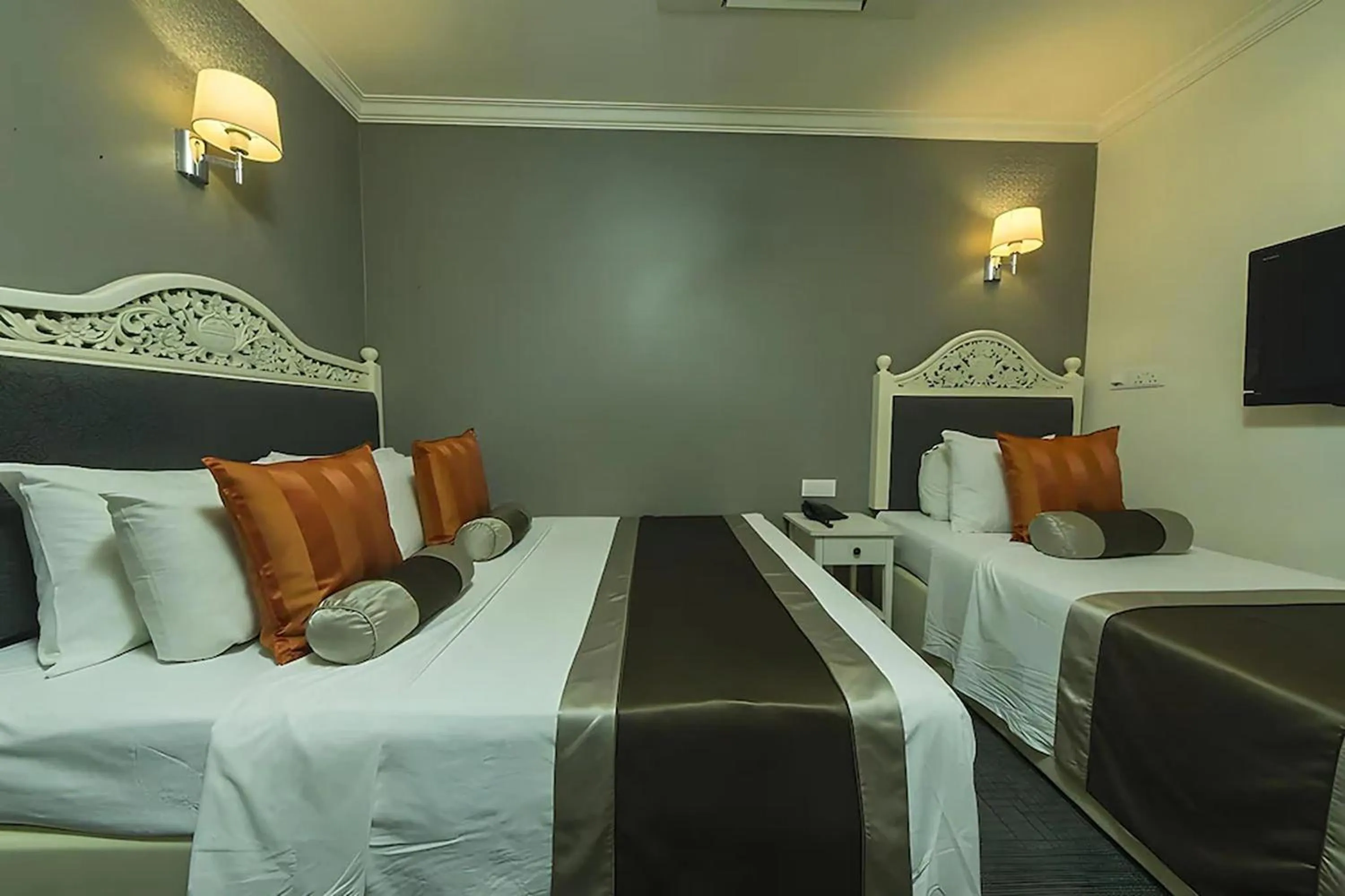 Bed in The Inn at Temple Street