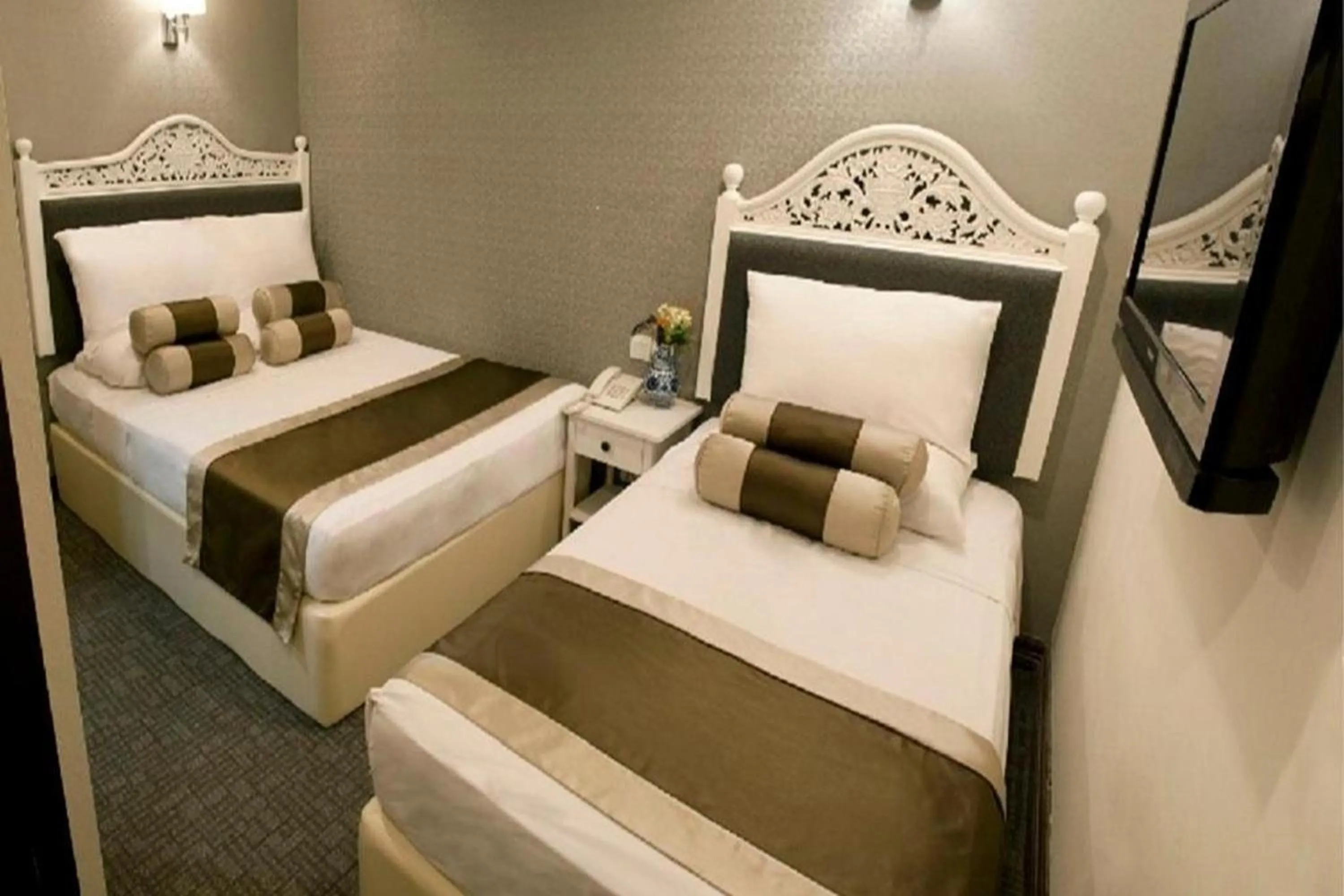 Bed in The Inn at Temple Street