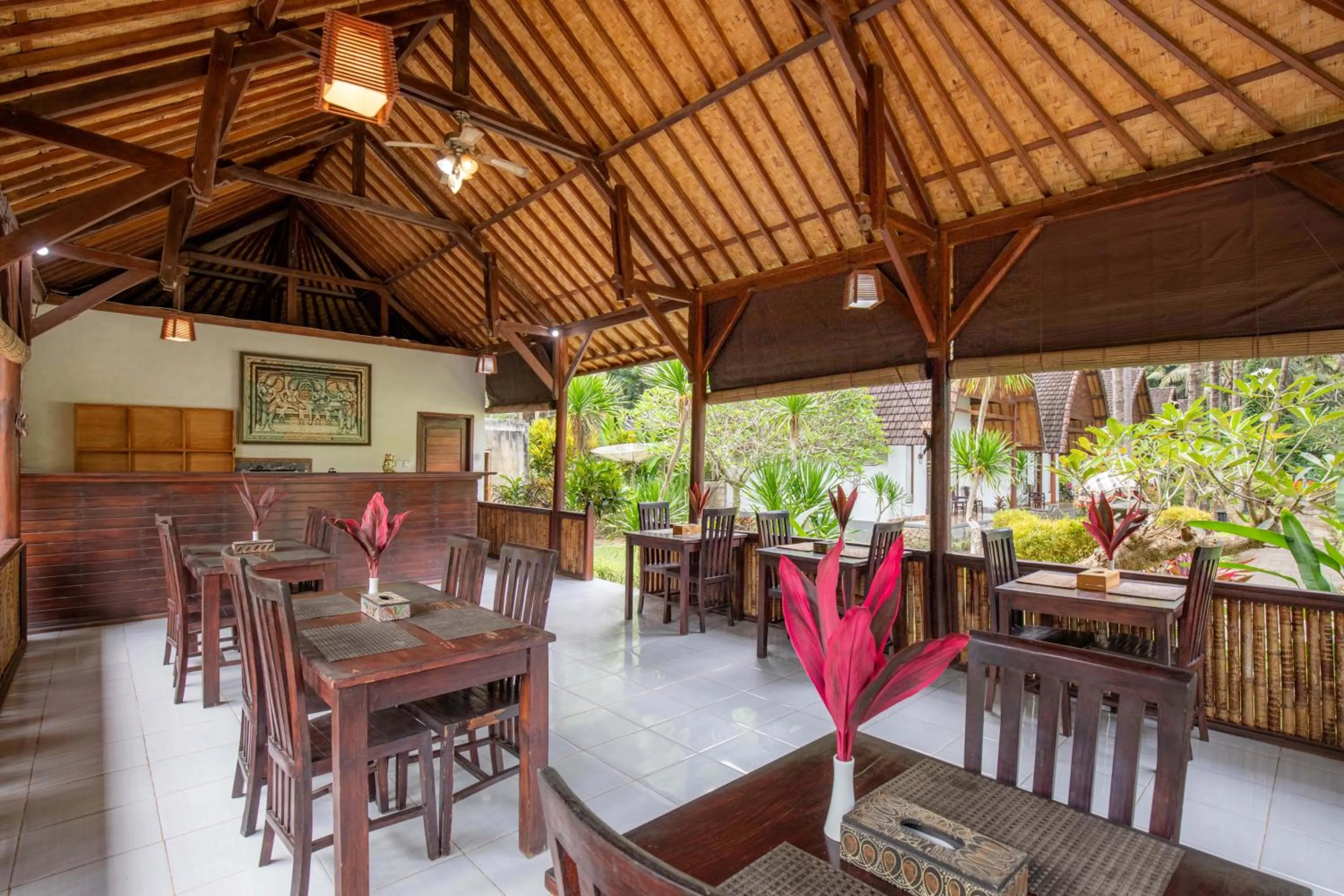 Restaurant/places to eat in Crystal Bay Villa