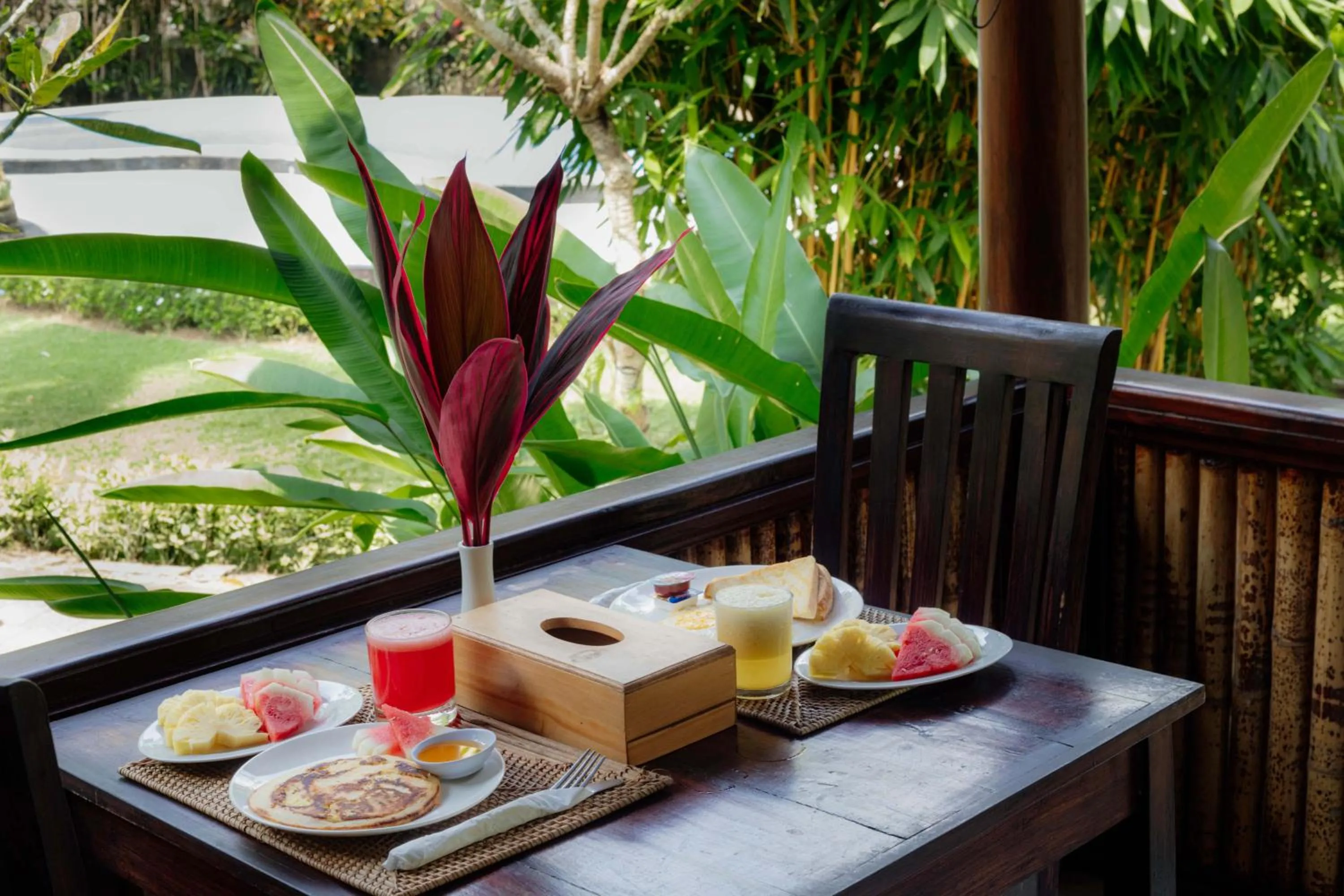 Restaurant/places to eat in Crystal Bay Villa