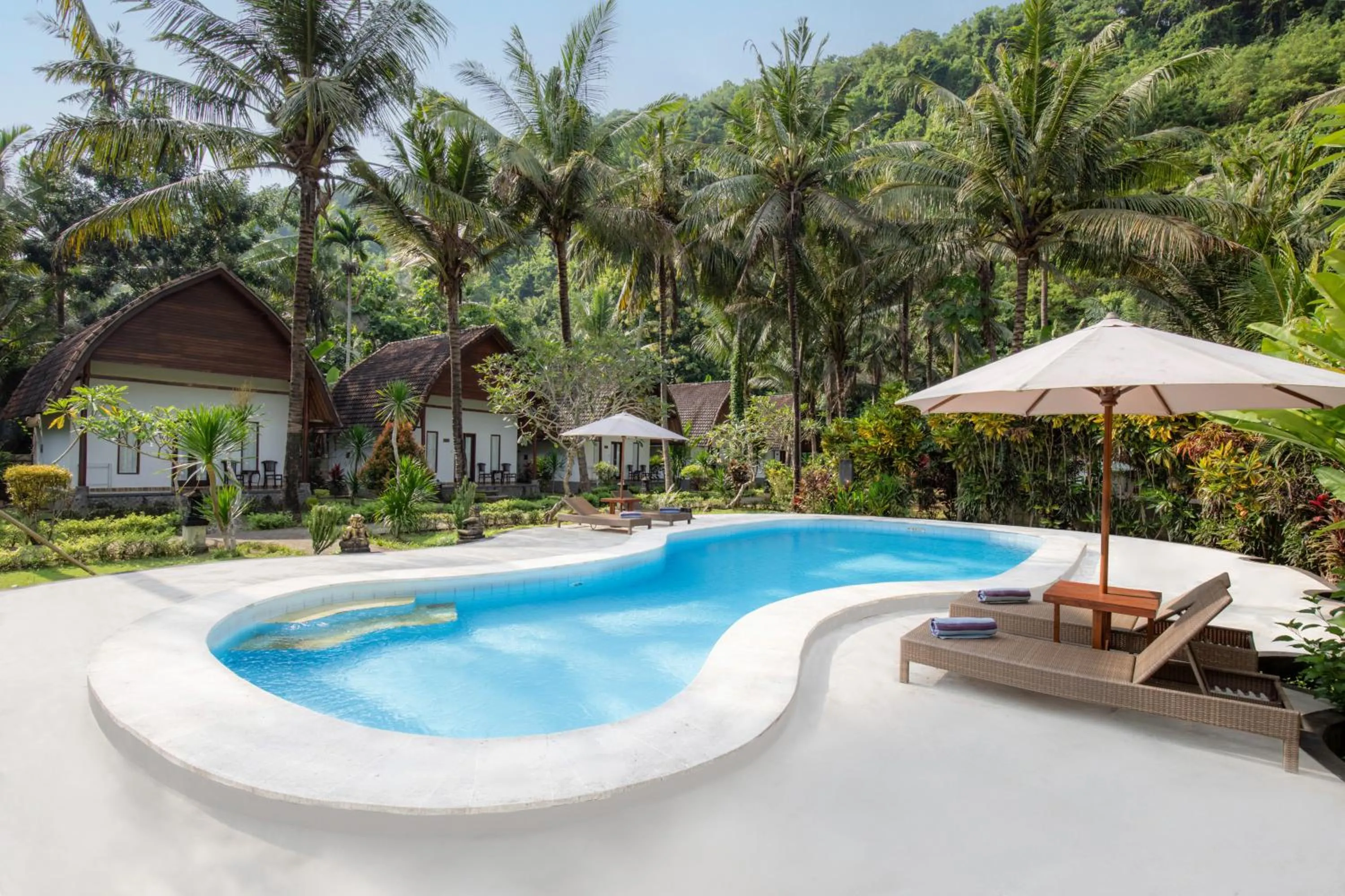Swimming pool in Crystal Bay Villa