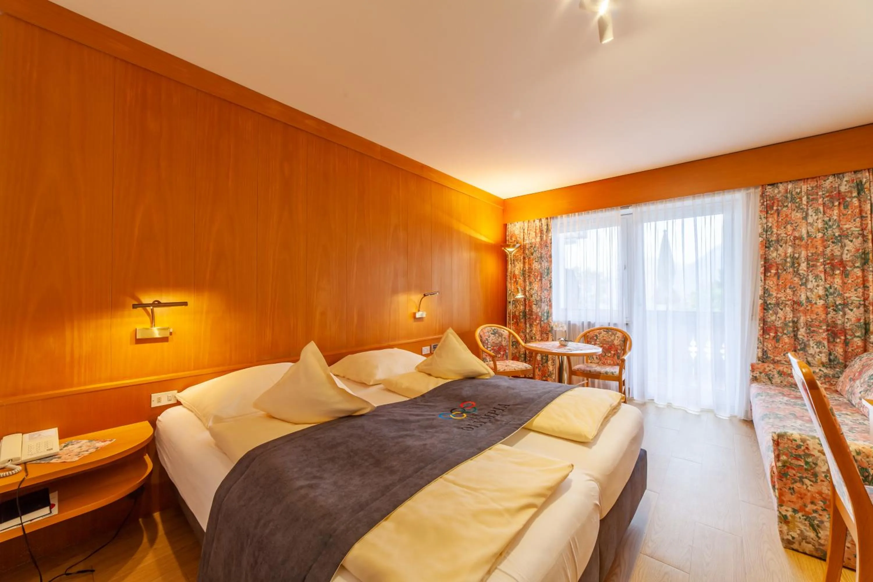 Photo of the whole room, Bed in Frühstücks-Hotel Olympia