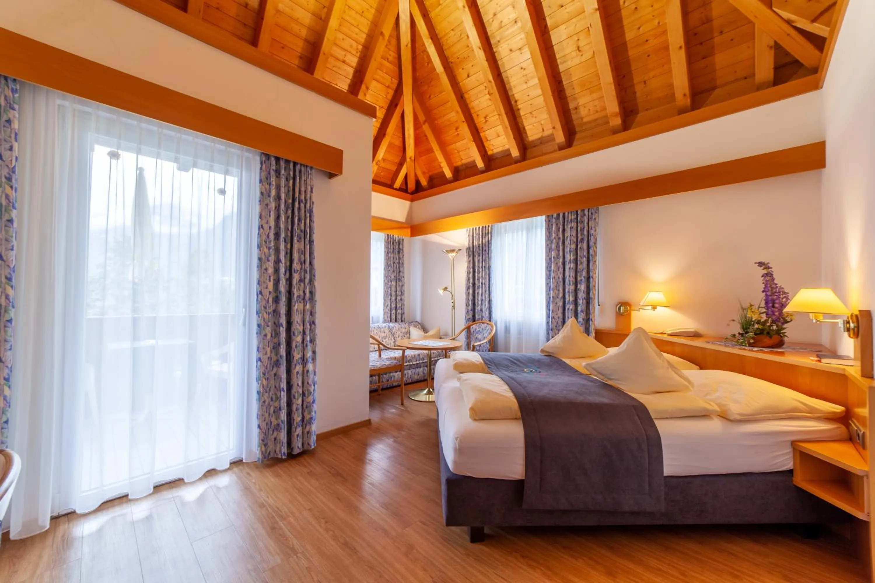 Photo of the whole room, Bed in Frühstücks-Hotel Olympia