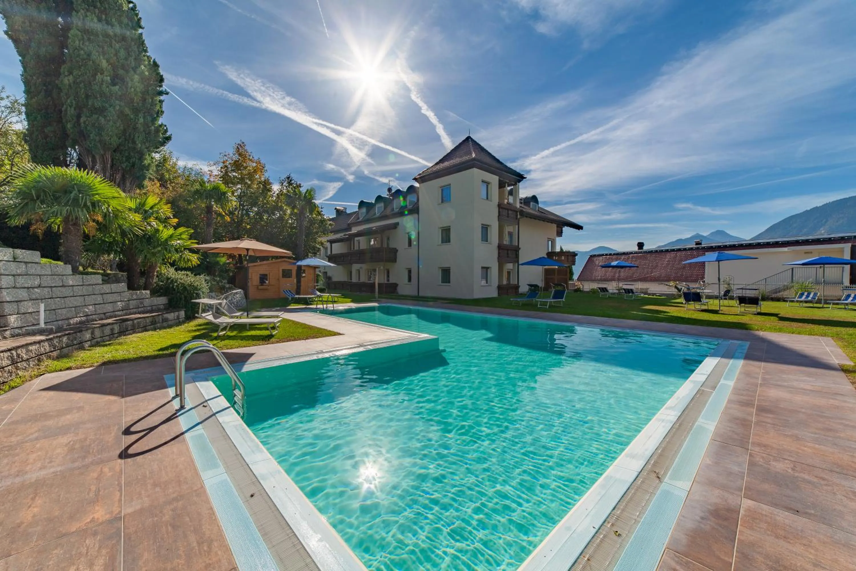 Swimming pool in Frühstücks-Hotel Olympia