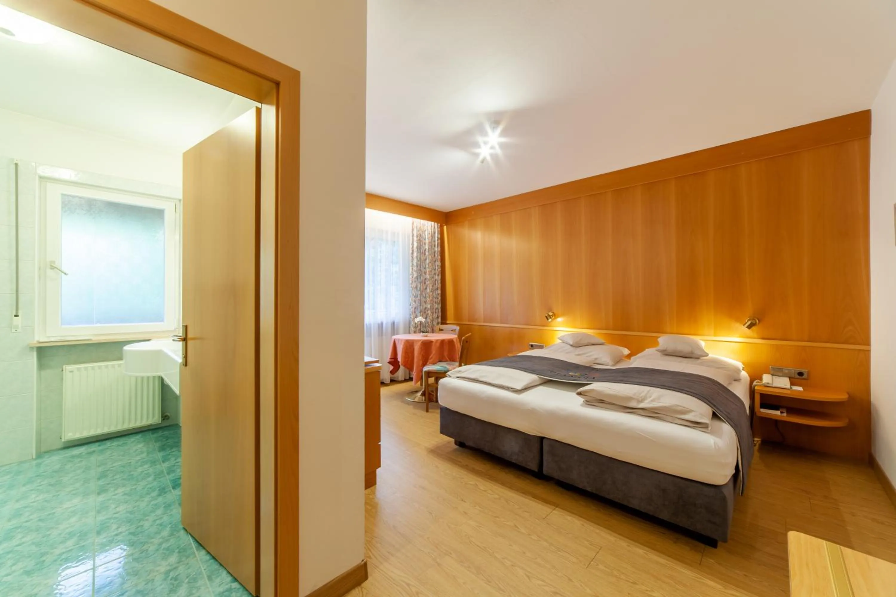 Photo of the whole room, Bed in Frühstücks-Hotel Olympia