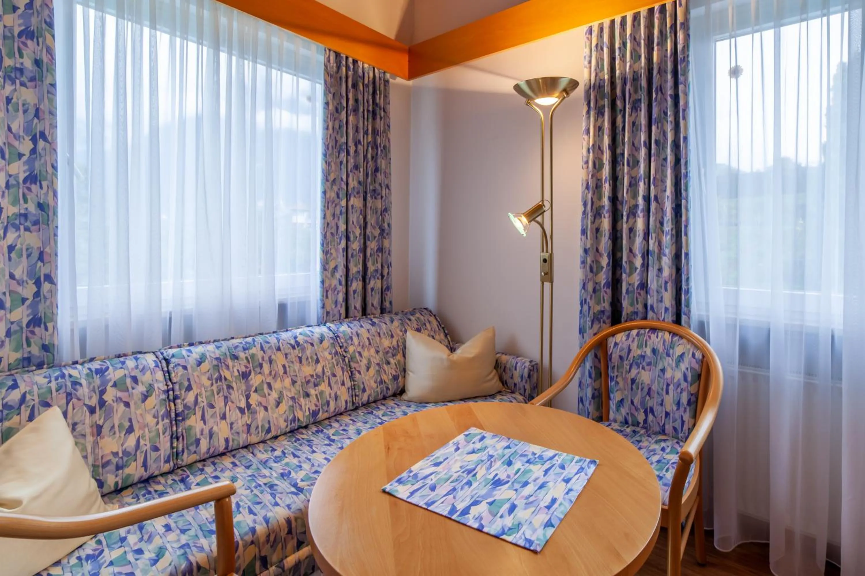 Seating area in Frühstücks-Hotel Olympia