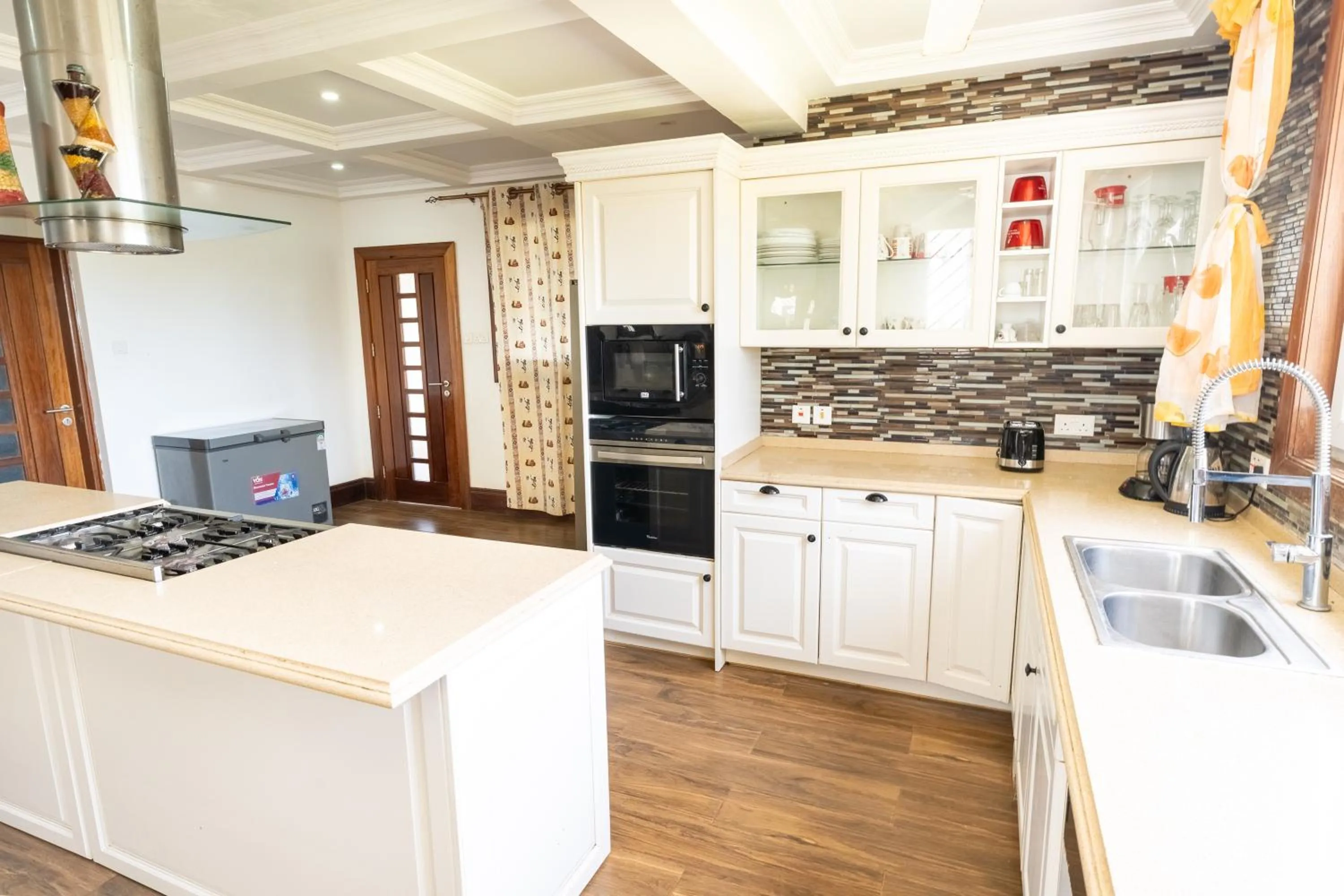 Kitchen or kitchenette in Queens Chateau Boutique Villa