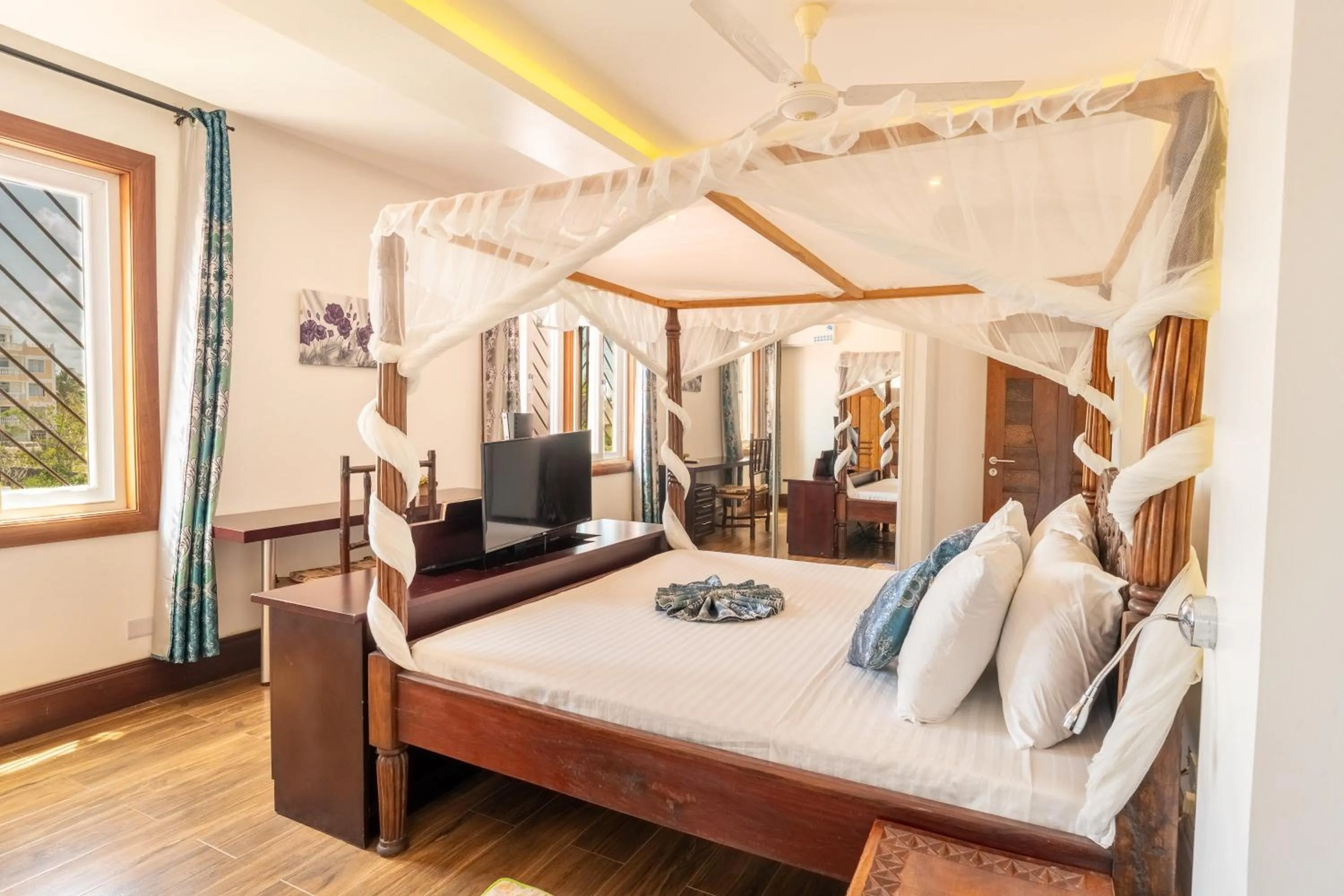 Bed in Queens Chateau Boutique Villa